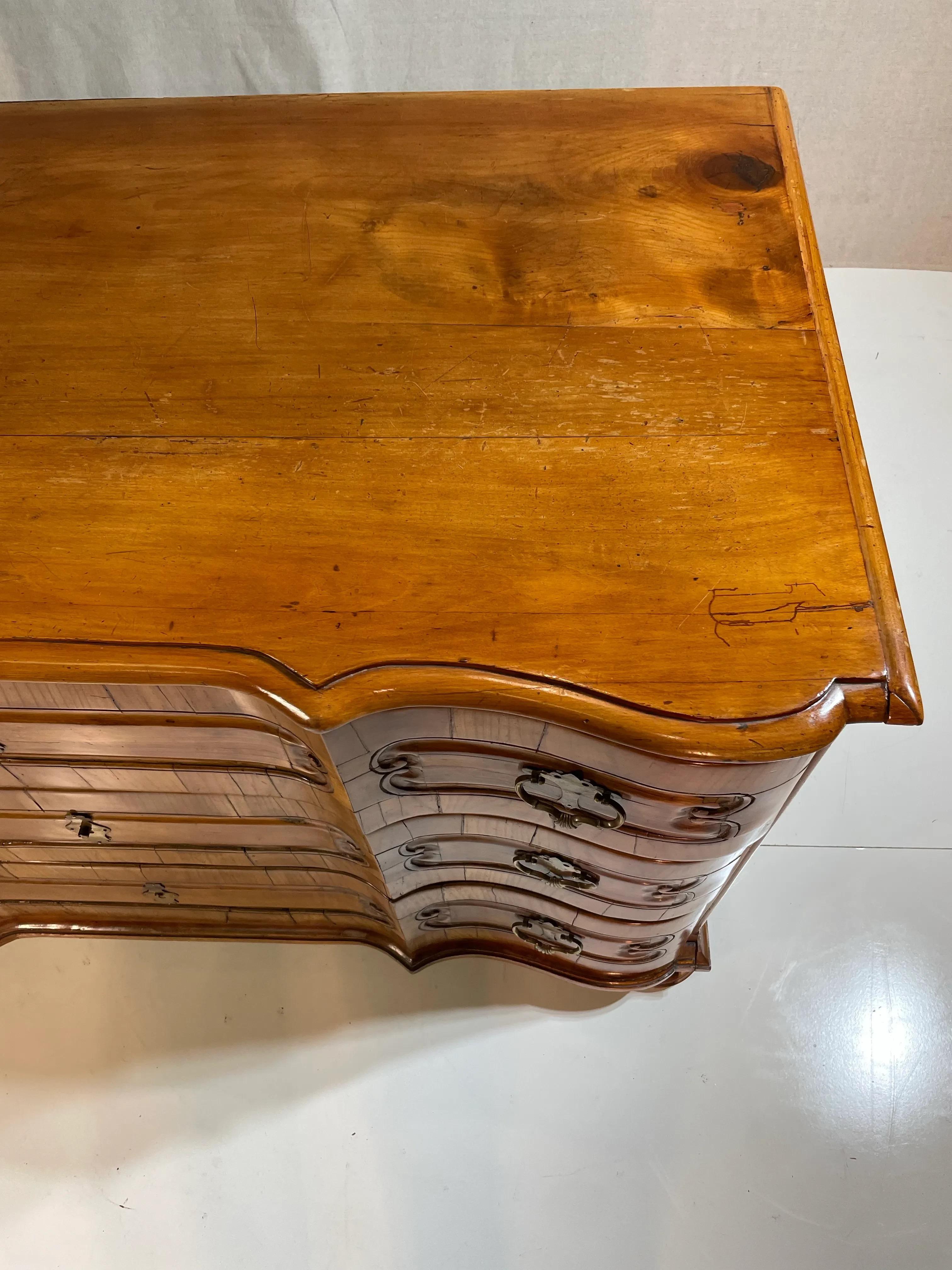 18th Century Early Italian Commode For Sale 3