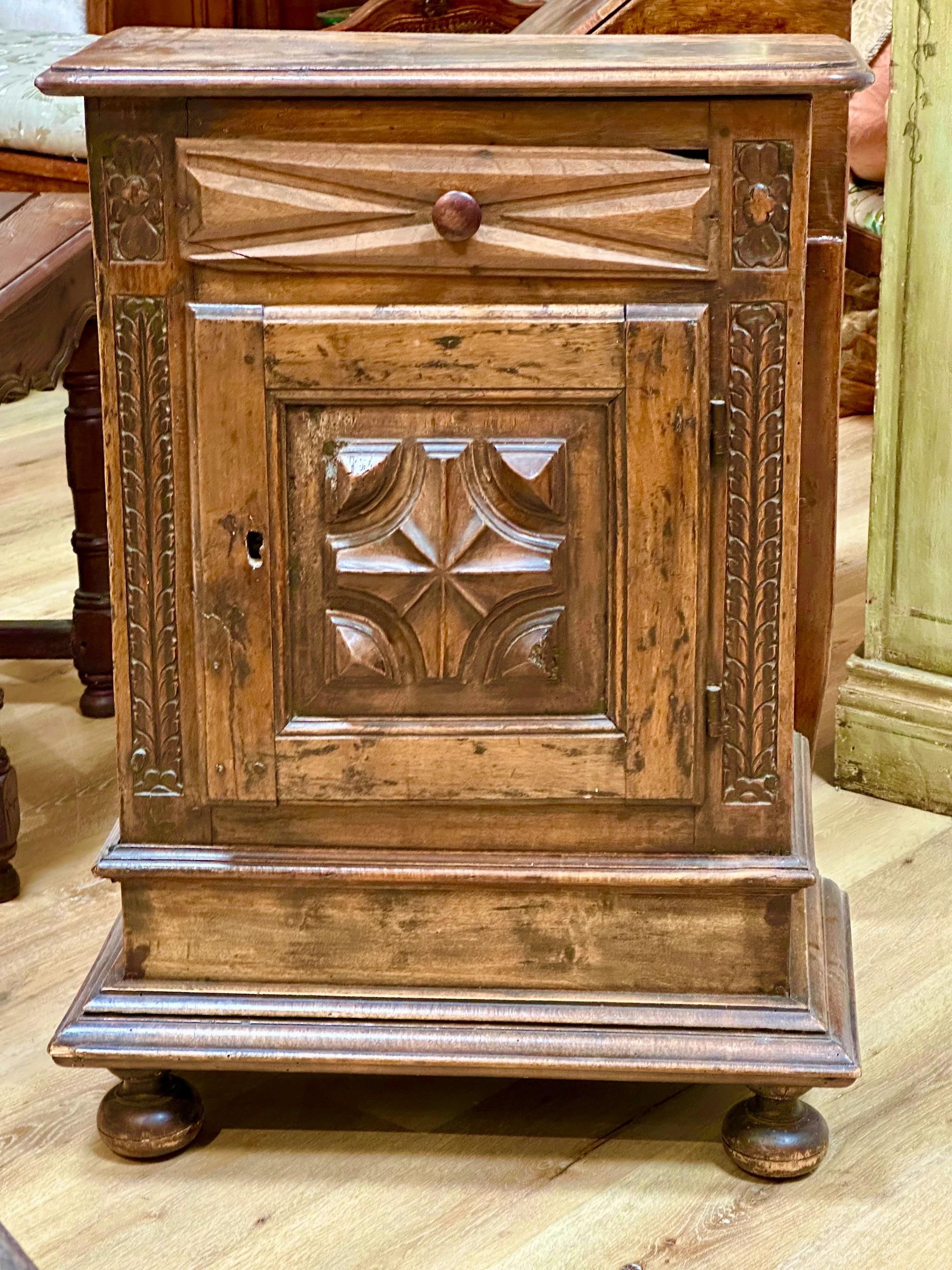 Italian 18th Century Early Tuscan Walnut Cabinet For Sale