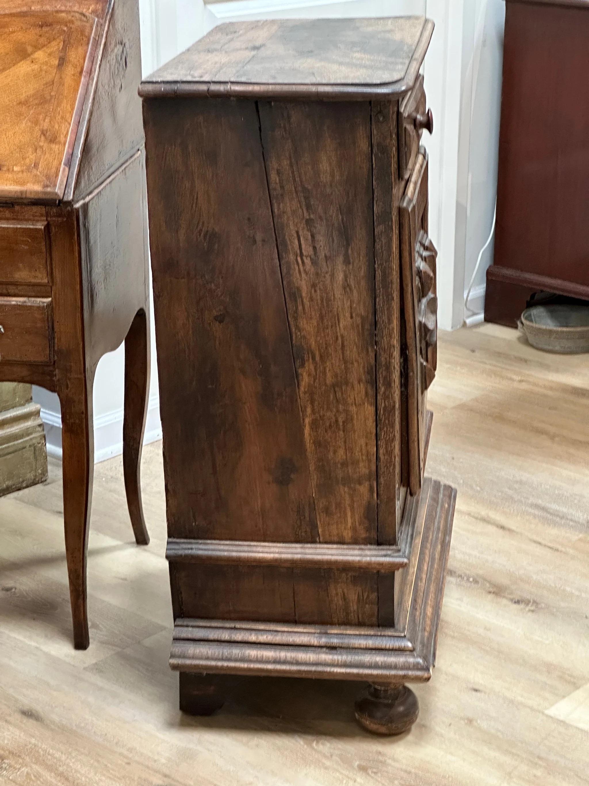 18th Century Early Tuscan Walnut Cabinet For Sale 1