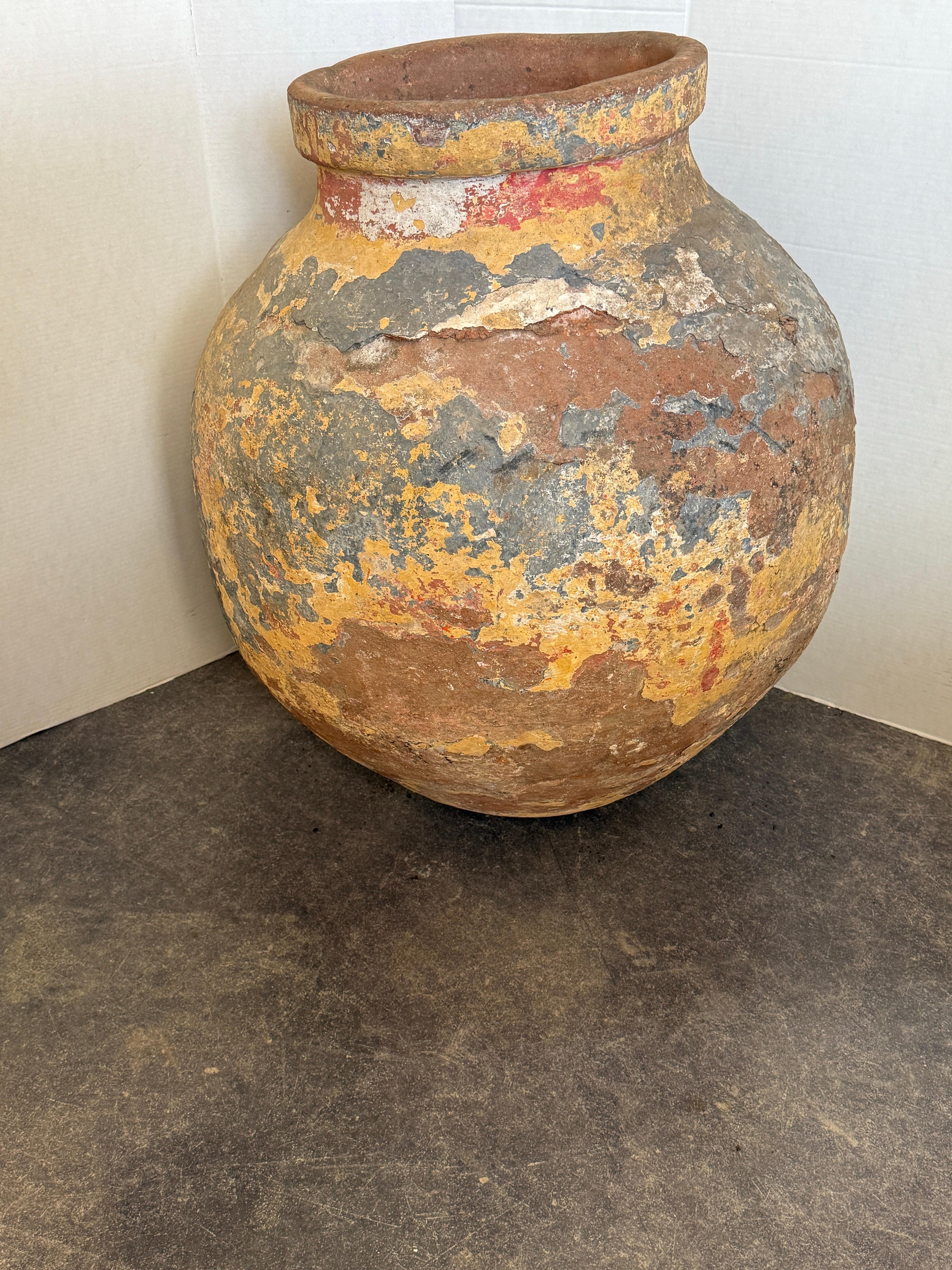 Grande vaso di Oliver in terracotta portoghese dipinto in policromia del XVIII secolo In condizioni buone in vendita a Houston, TX