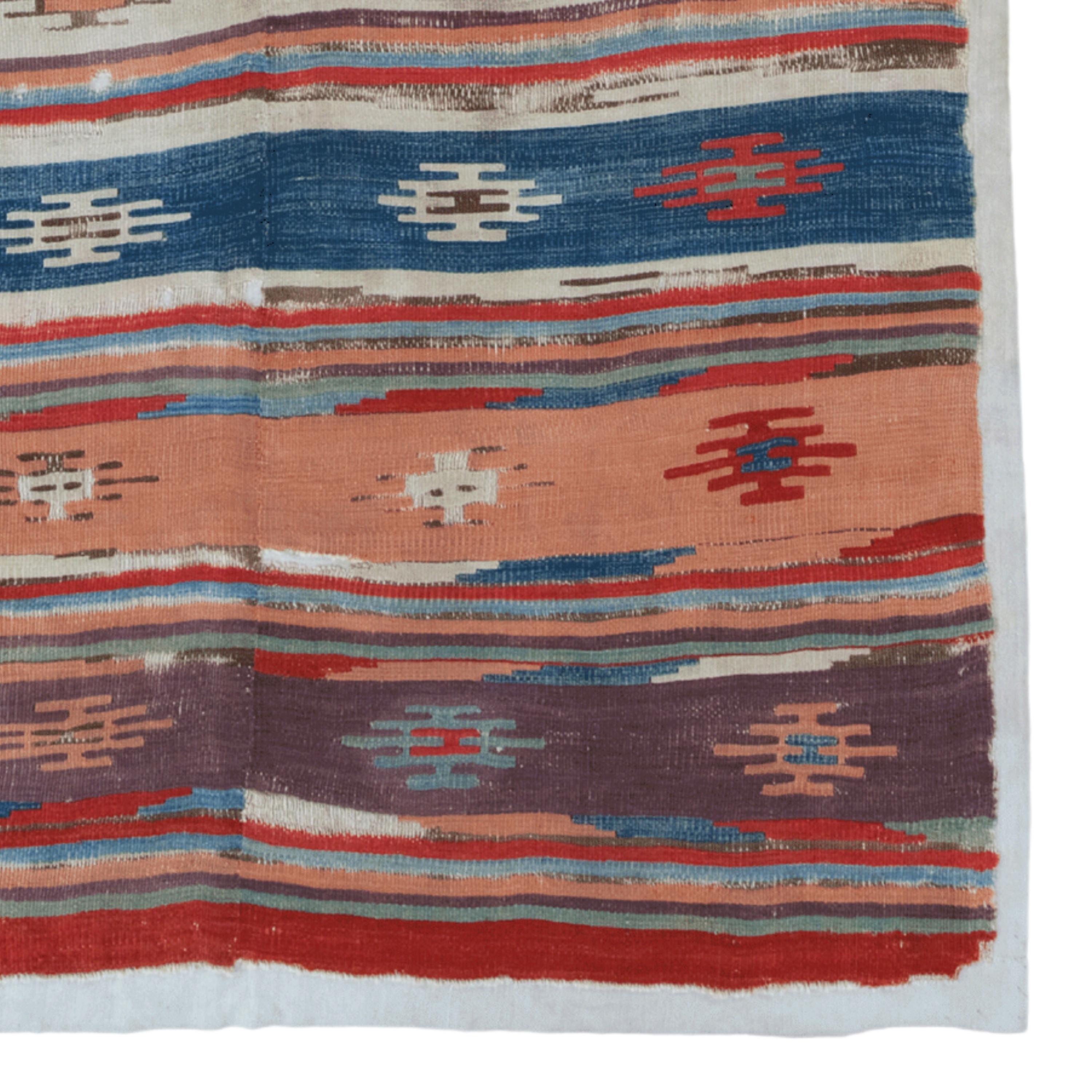 18th Century East Anatolian Sivas Kilim - Antique Anatolian Rug, Antique Kilim In Good Condition For Sale In Sultanahmet, 34