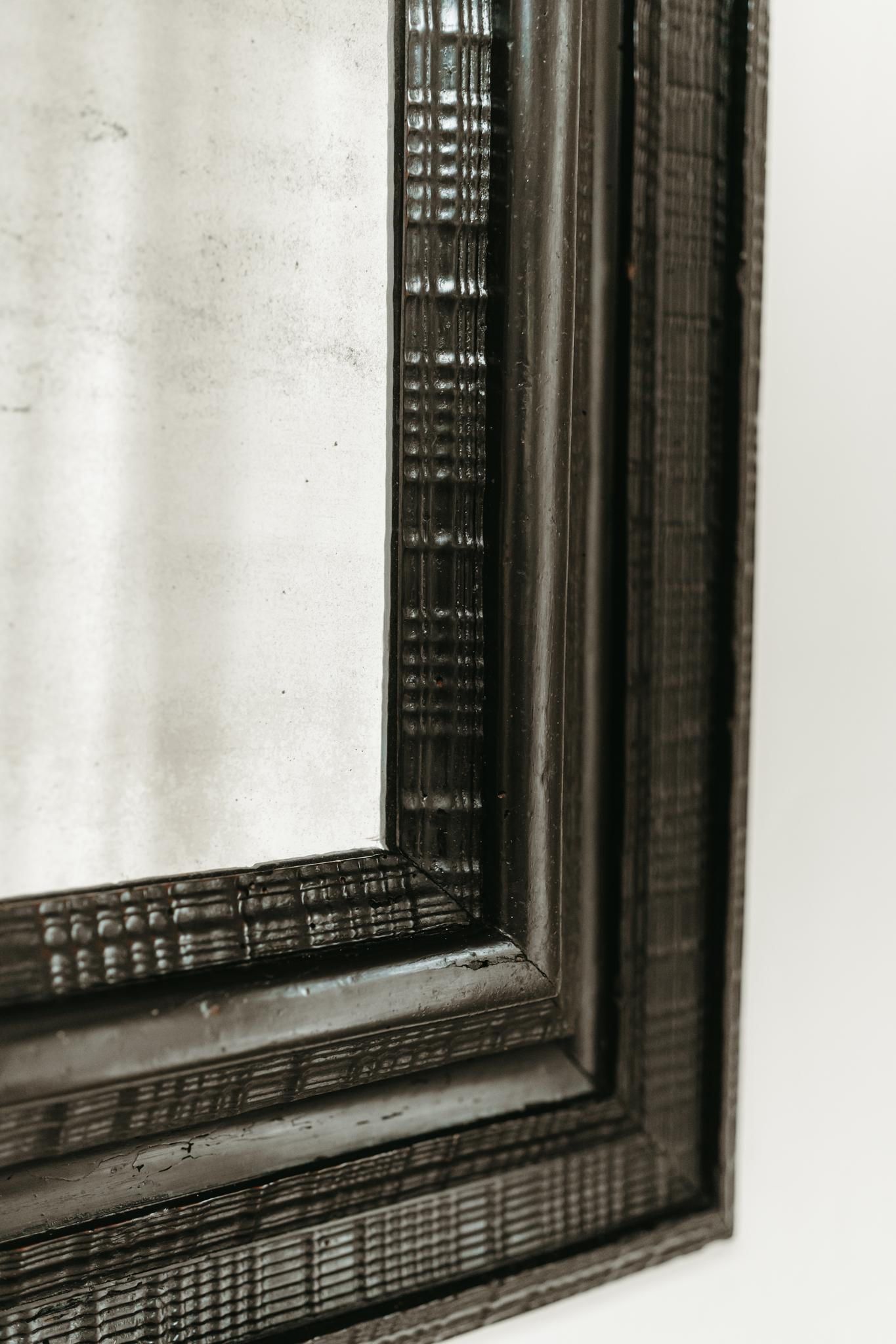 Miroir en poirier ébonisé du 18e siècle en vente 1