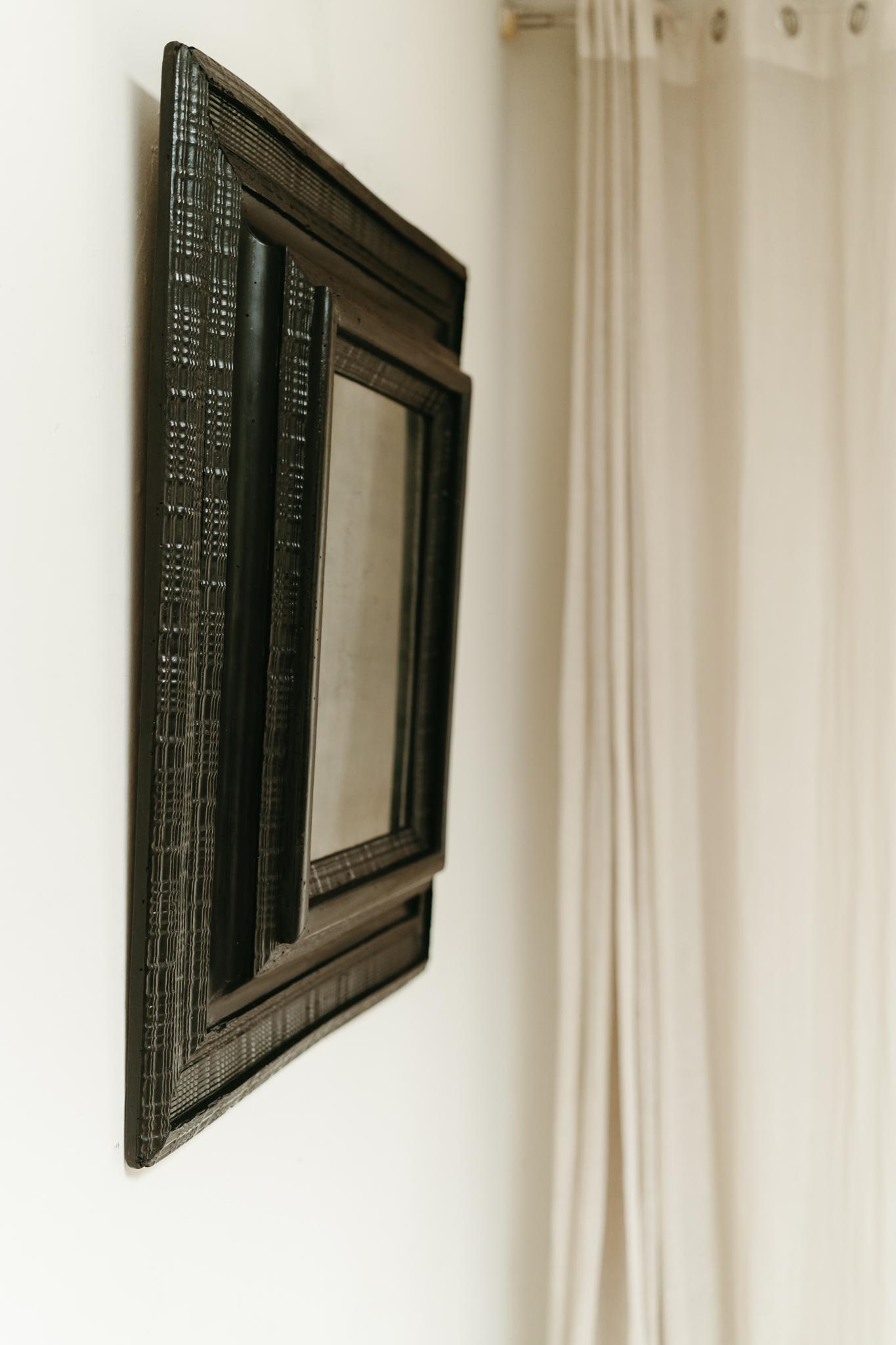 Miroir en poirier ébonisé du 18e siècle en vente 2