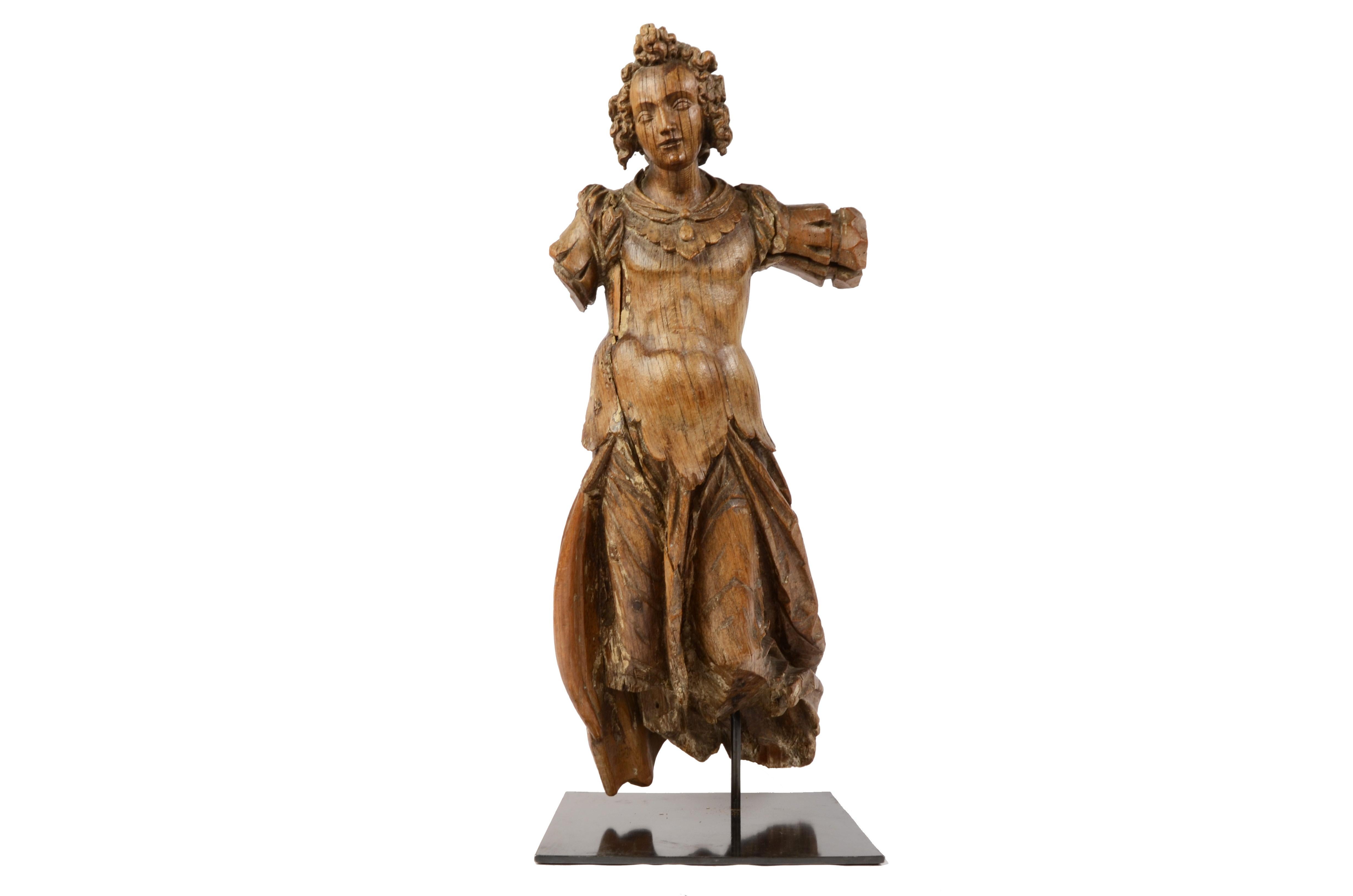 18th Century Ship Figurehead Finely Carved Depicting Female Nautical Antiques In Fair Condition In Milan, IT