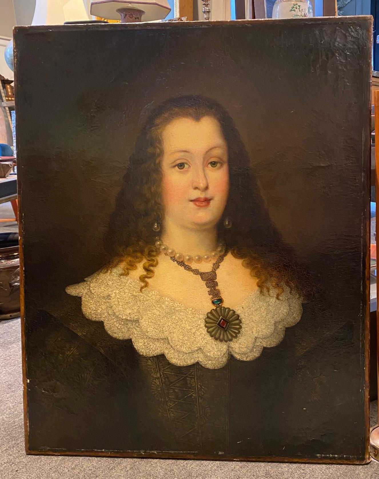 18th Century Elegant Portrait of Noble Lady with Necklace and Pendant In Good Condition For Sale In Montreal, QC