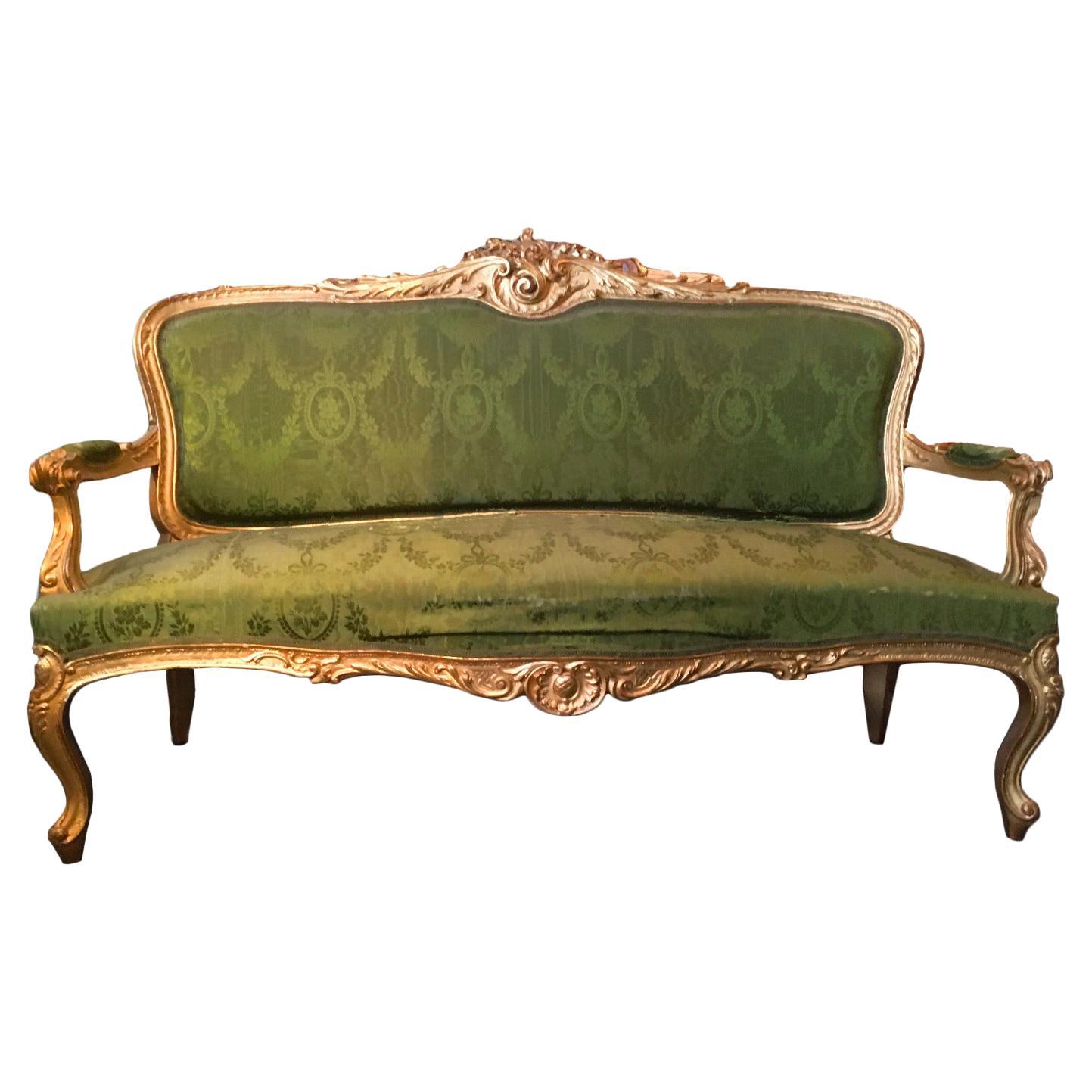 18th Century Elegant Sofa in Carved and Gilded Wood For Sale