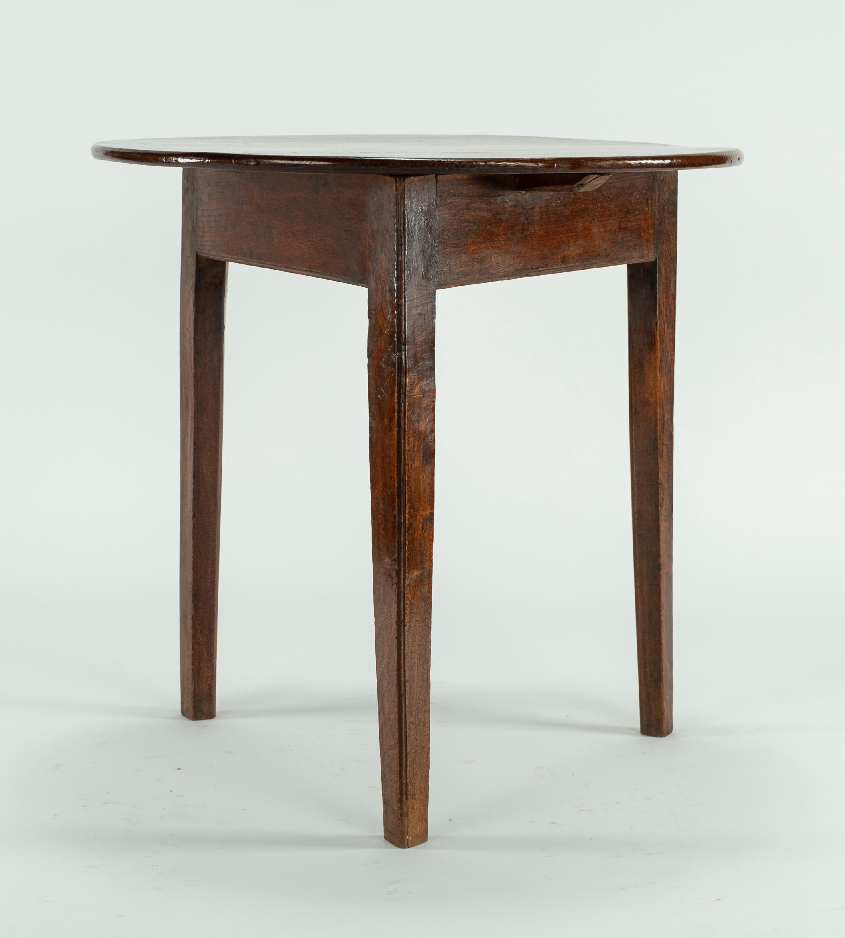 18th Century Elm Cricket Table In Good Condition In Houston, TX