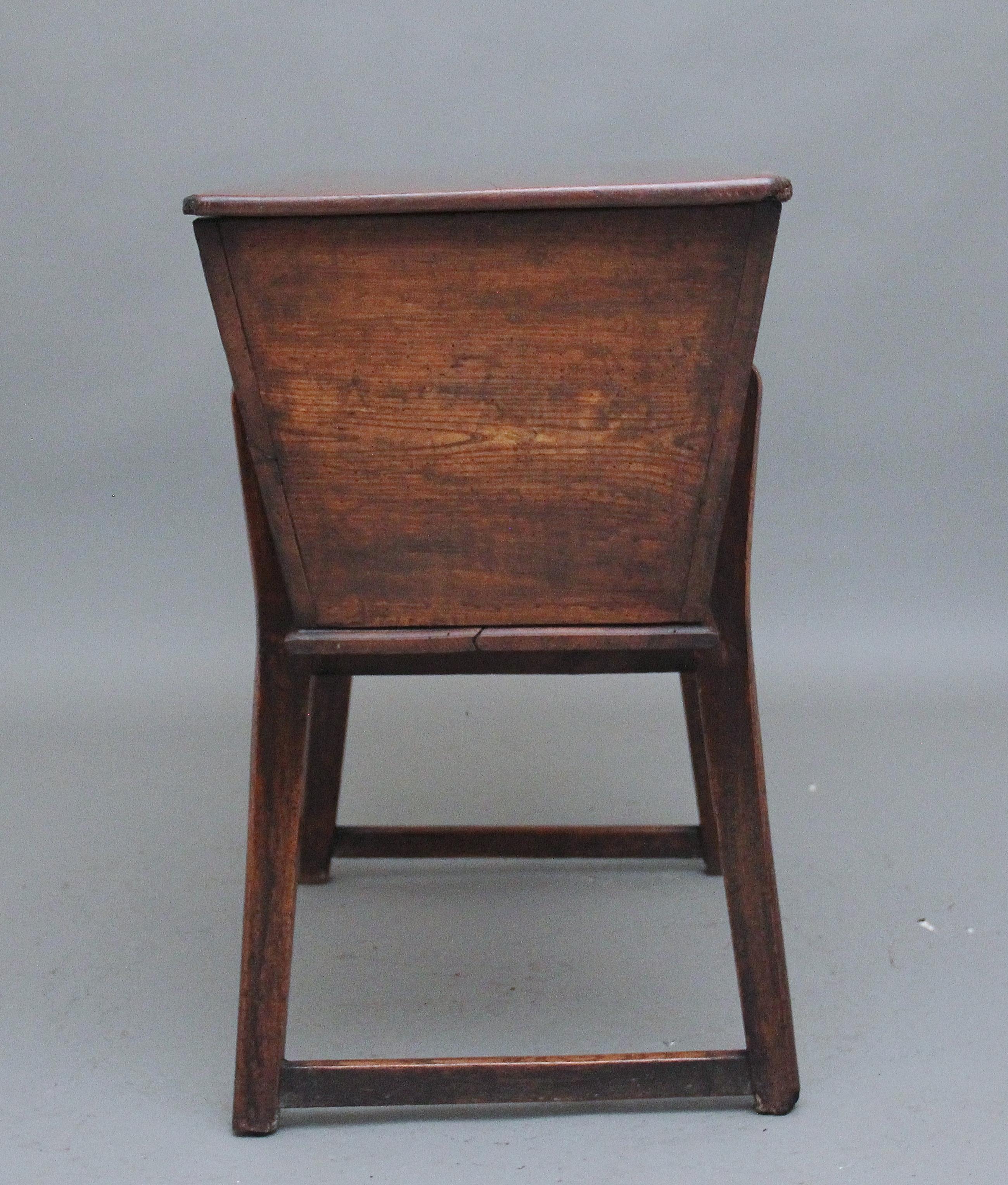 British 18th Century elm dough bin For Sale