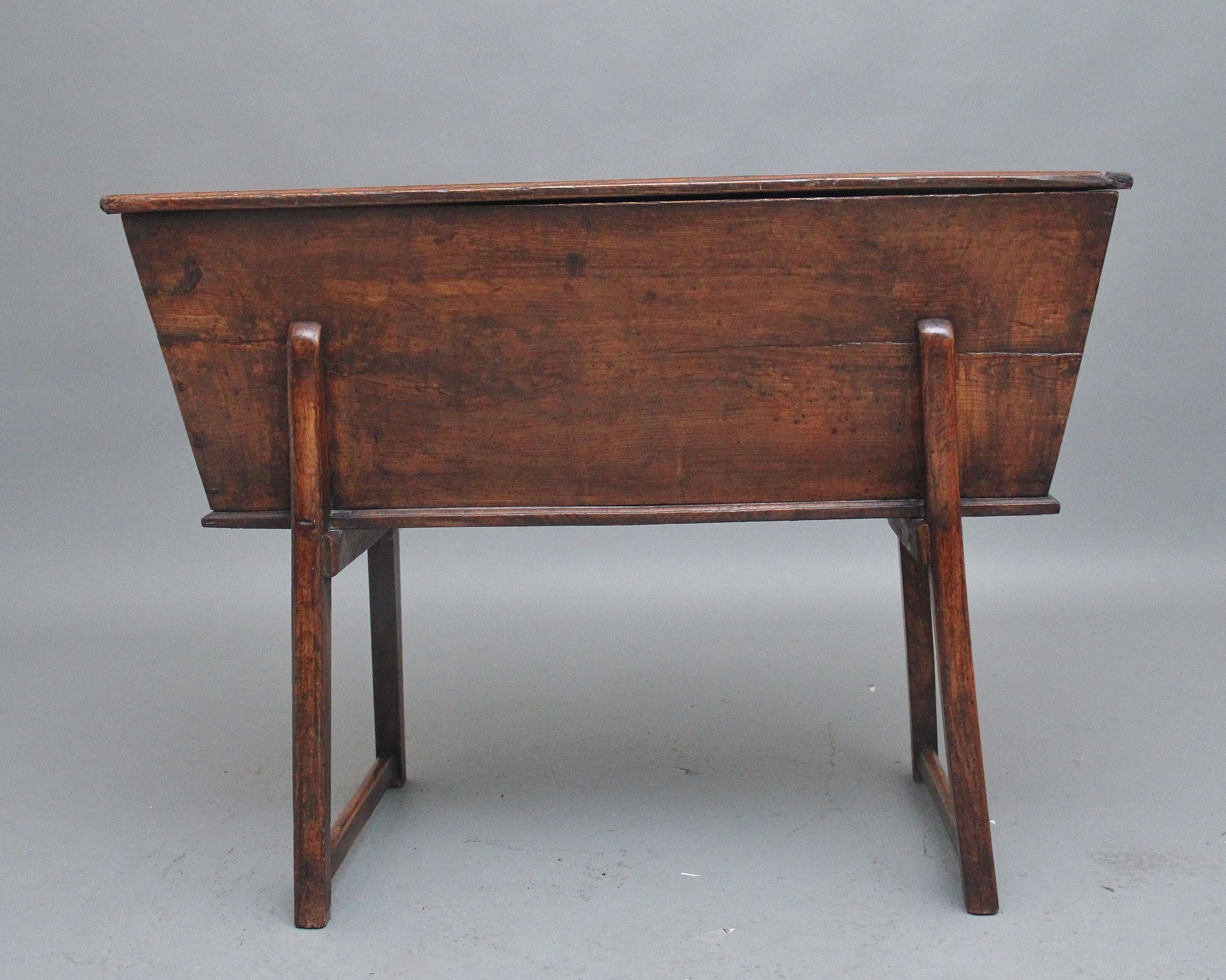18th Century elm dough bin In Good Condition For Sale In Martlesham, GB