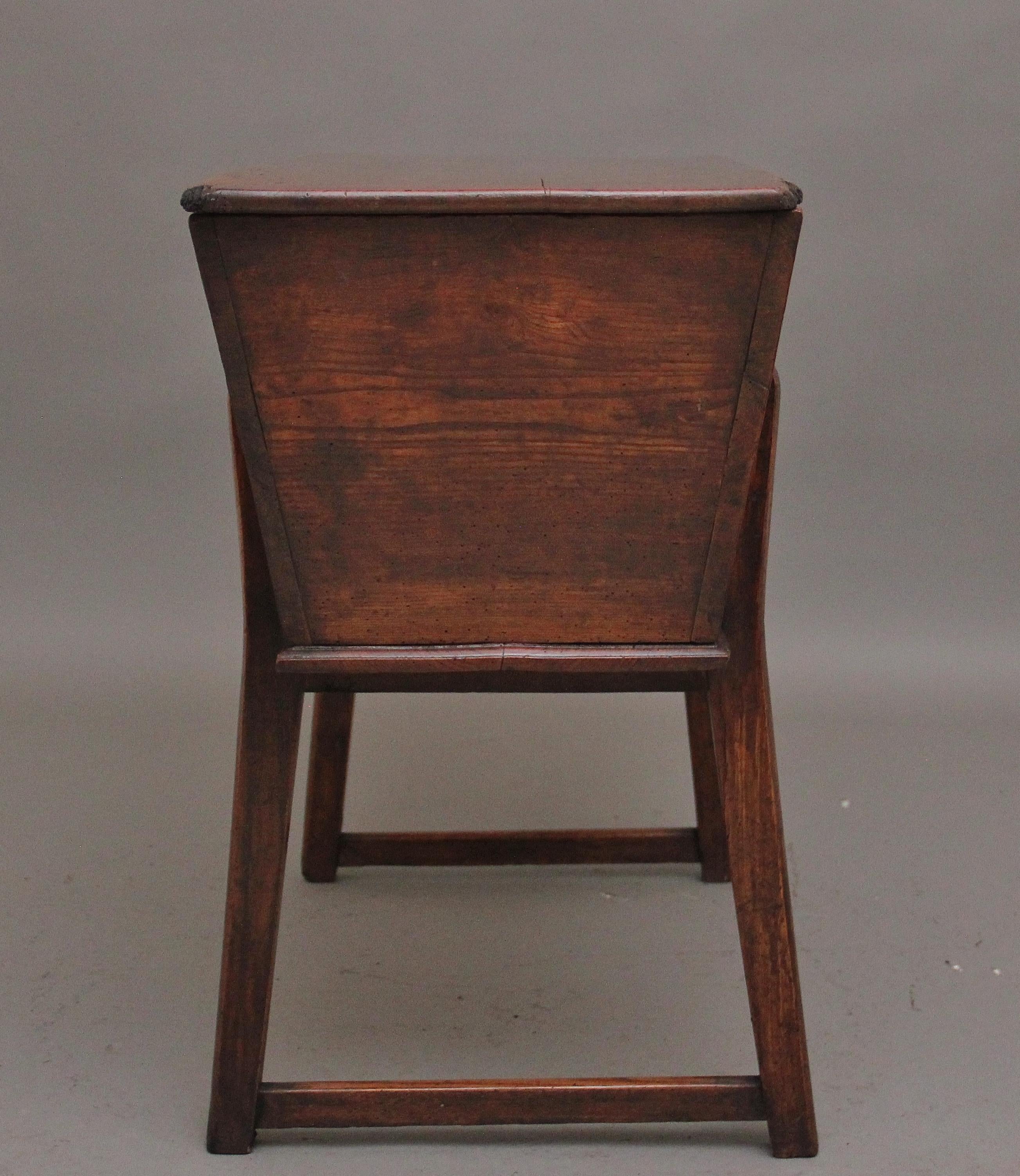 Elm 18th Century elm dough bin For Sale