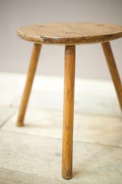 Tabouret de traite en orme du 18e siècle