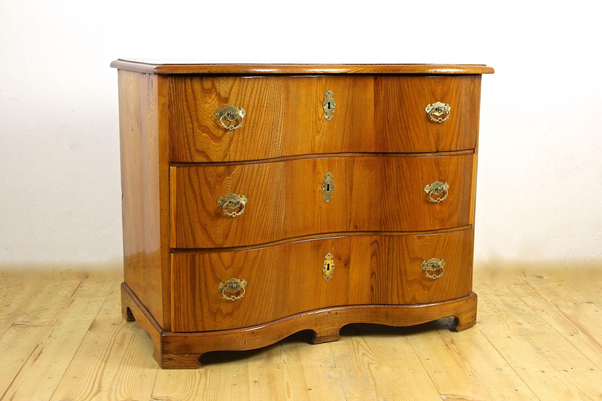 18th Century Elm Wood Baroque Chest of Drawers, South Germany, circa 1770 6