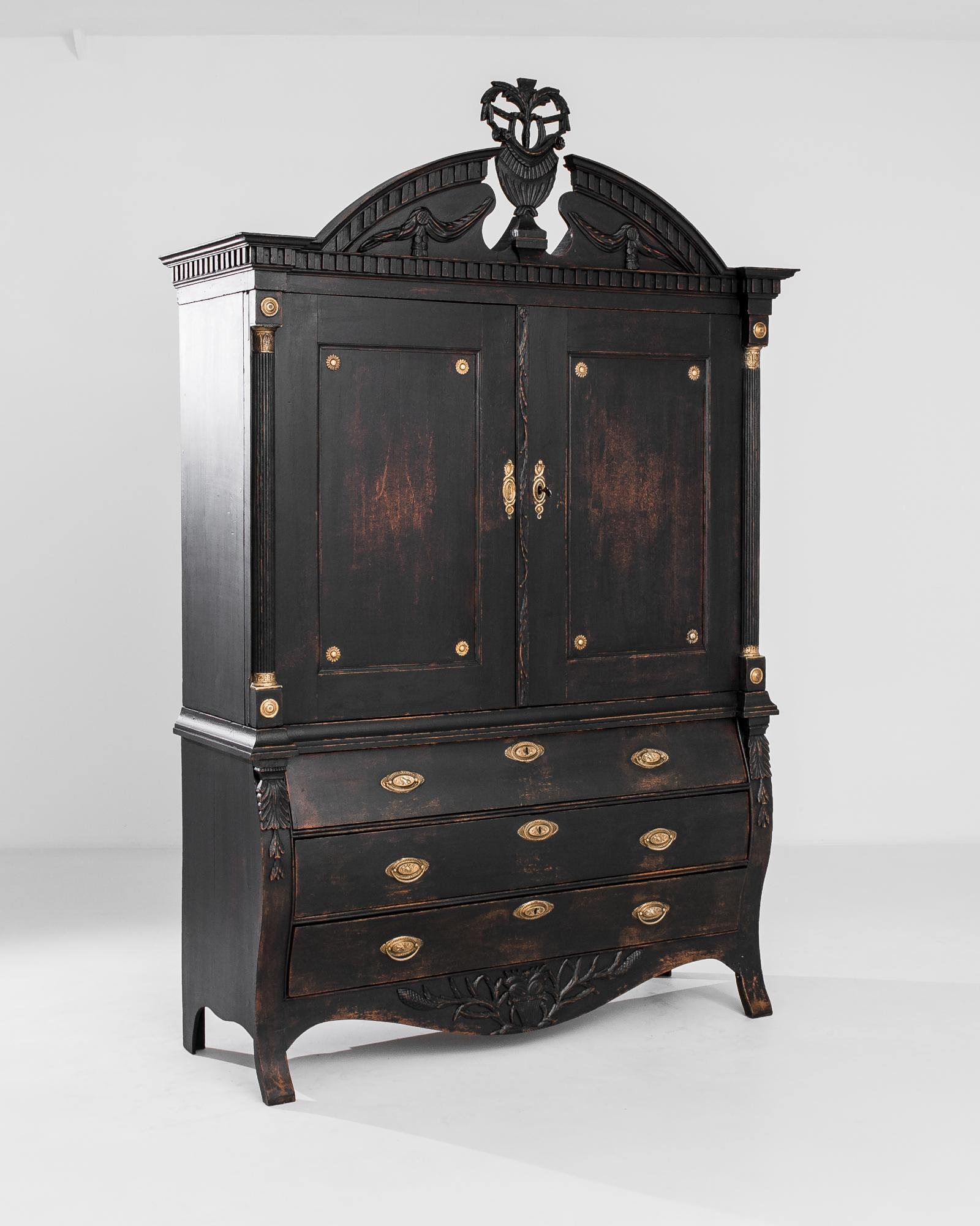 Néerlandais Armoire néerlandaise de style Empire du 18ème siècle avec patine noire d'origine