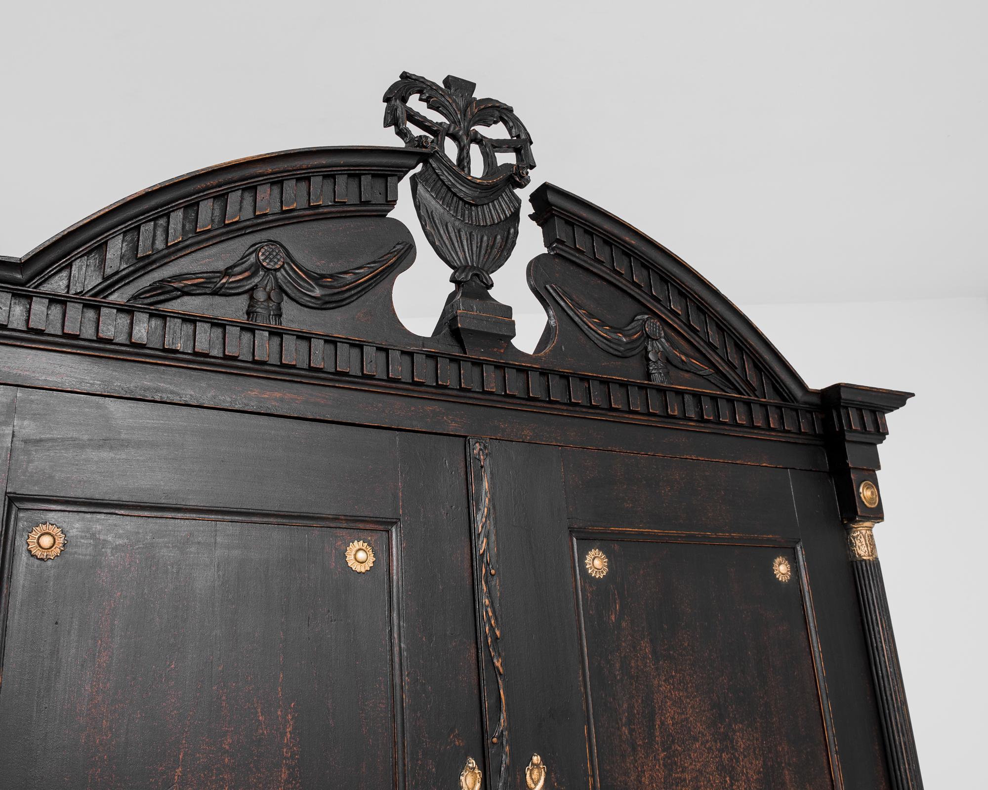XVIIIe siècle Armoire néerlandaise de style Empire du 18ème siècle avec patine noire d'origine