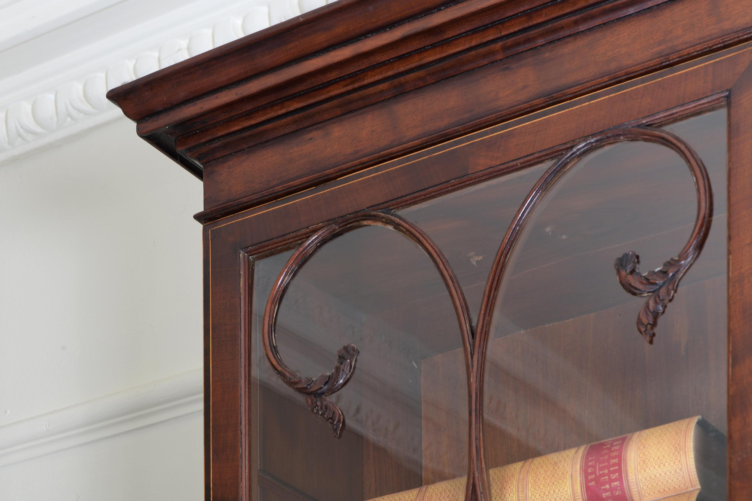 18th Century English Antique Library Bookcase Attributed to Gillows of Lancaster For Sale 2