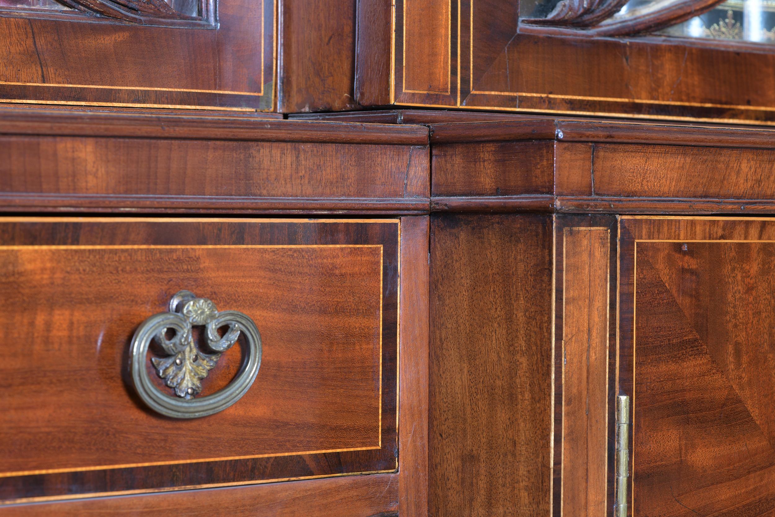 18th Century English Antique Library Bookcase Attributed to Gillows of Lancaster For Sale 4