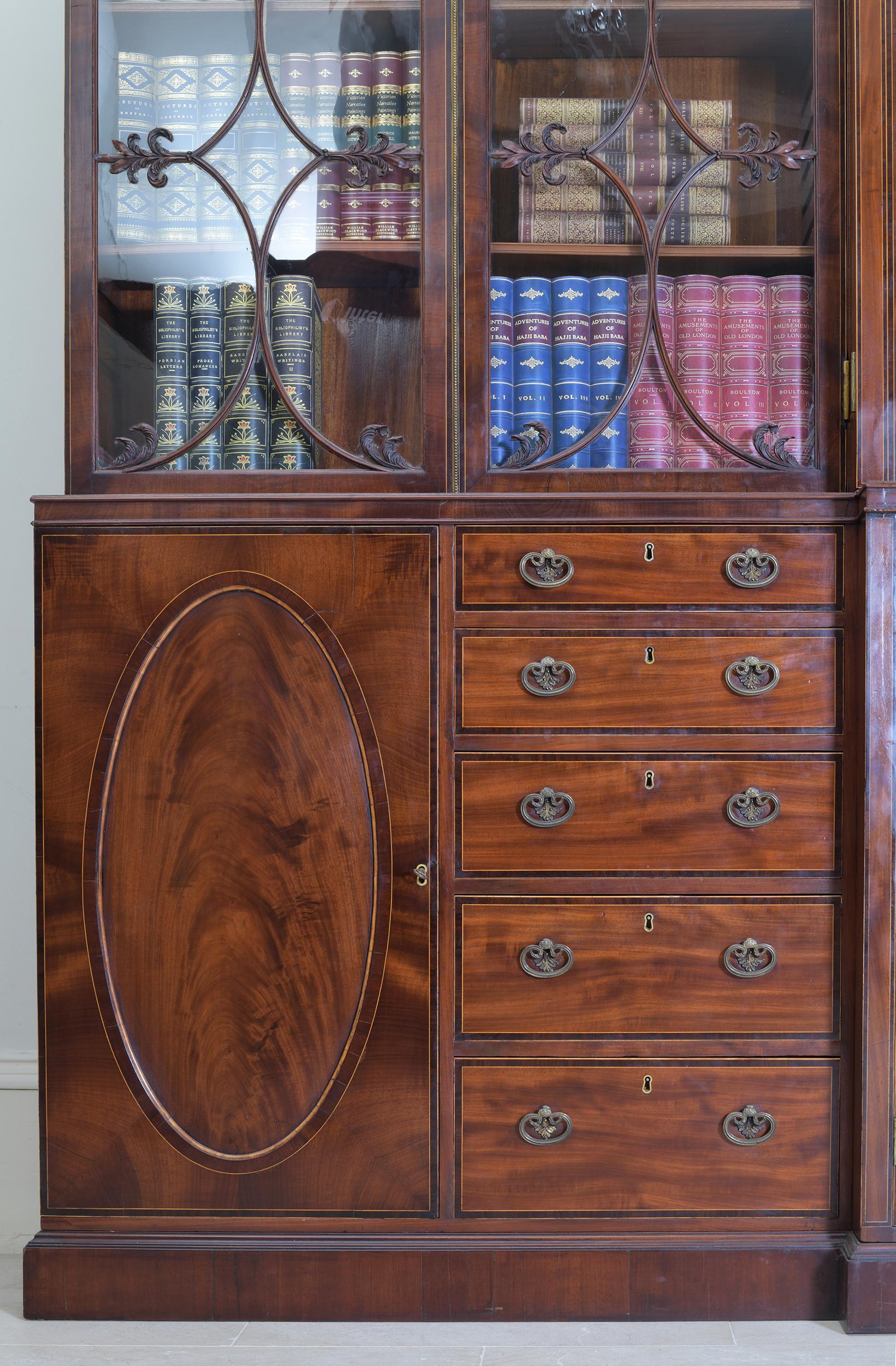 Georgian 18th Century English Antique Library Bookcase Attributed to Gillows of Lancaster For Sale