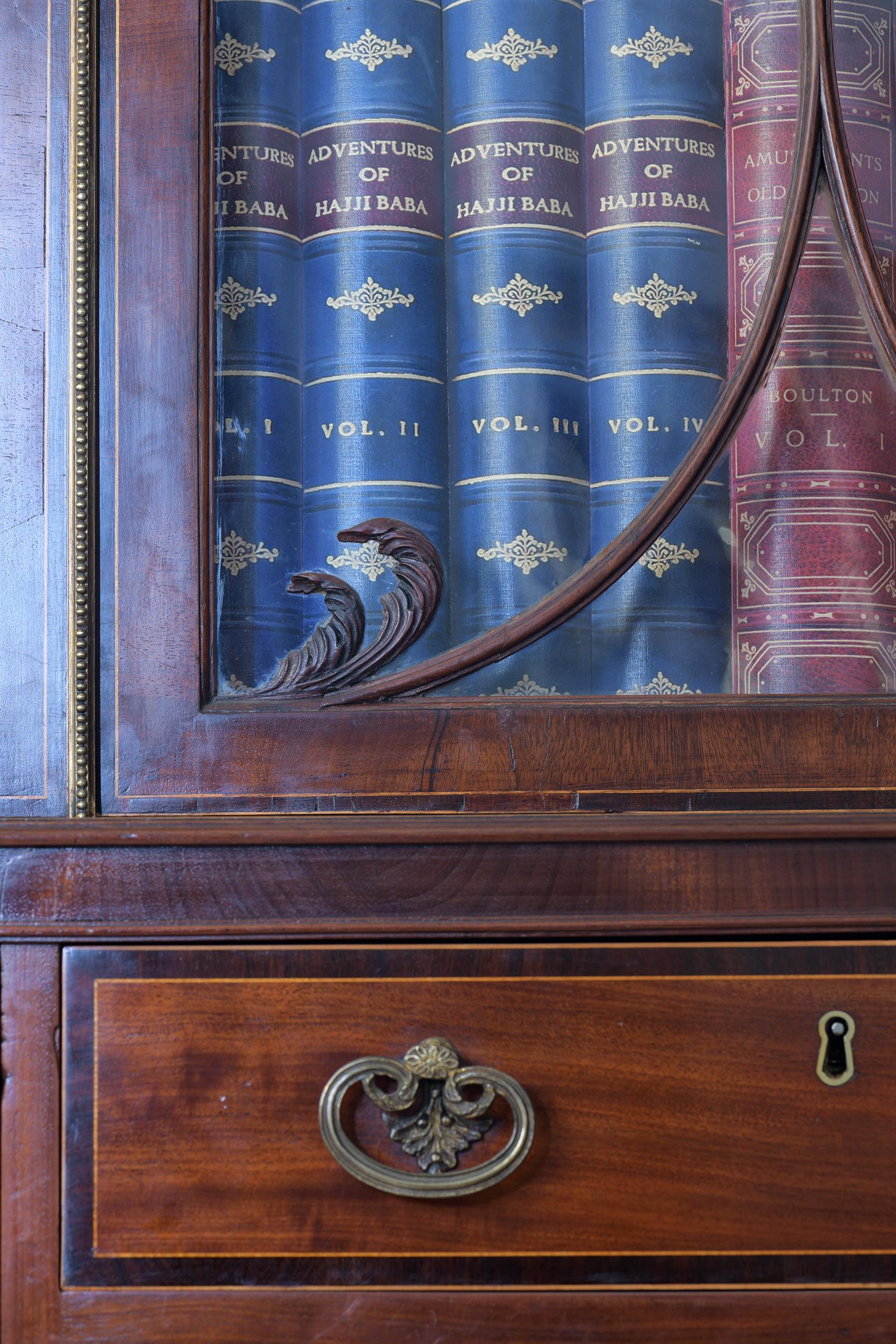 18th Century English Antique Library Bookcase Attributed to Gillows of Lancaster For Sale 1