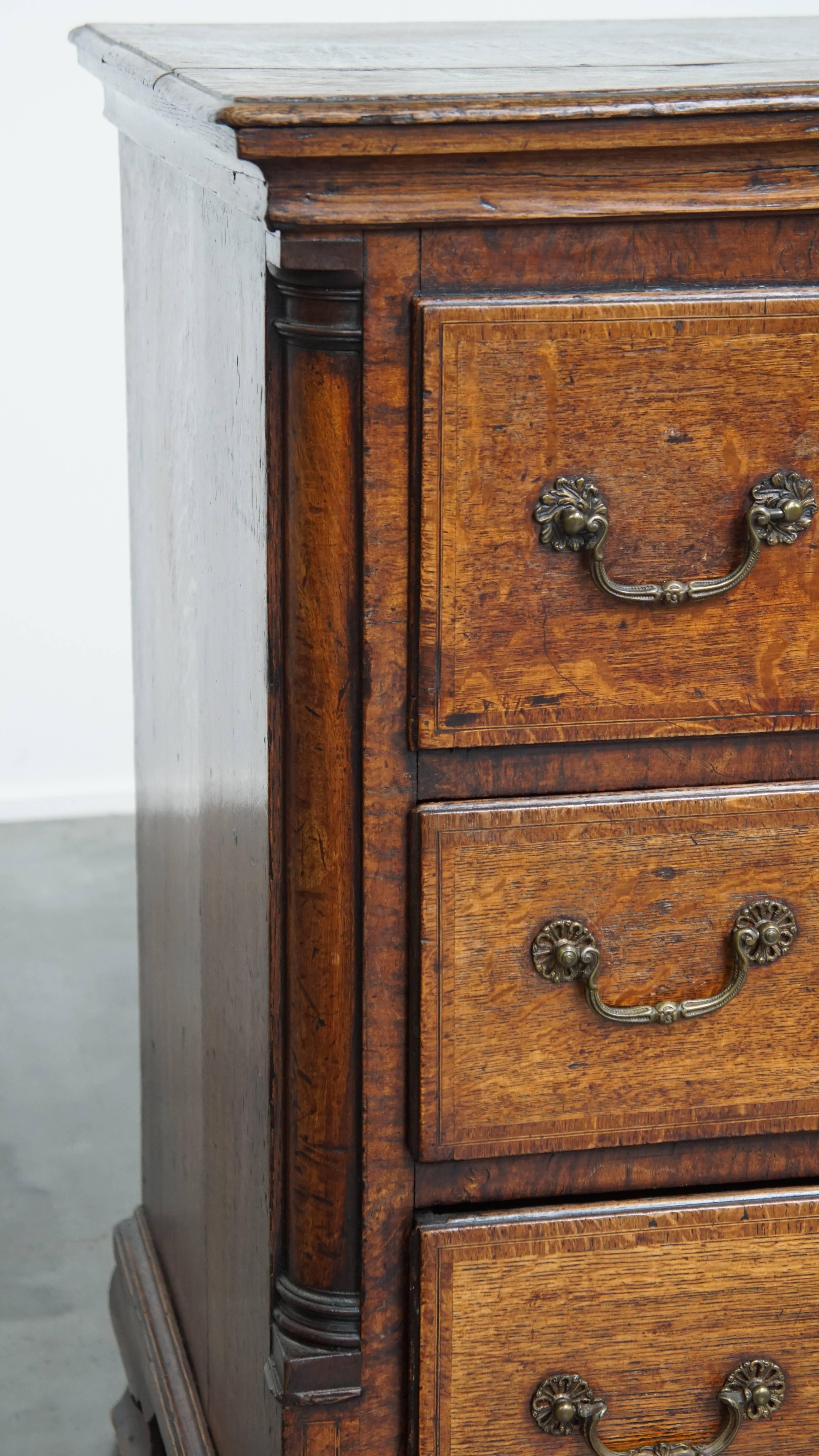 Englisches antikes Sideboard / Maultiertruhe aus dem 18. Jahrhundert im Angebot 3