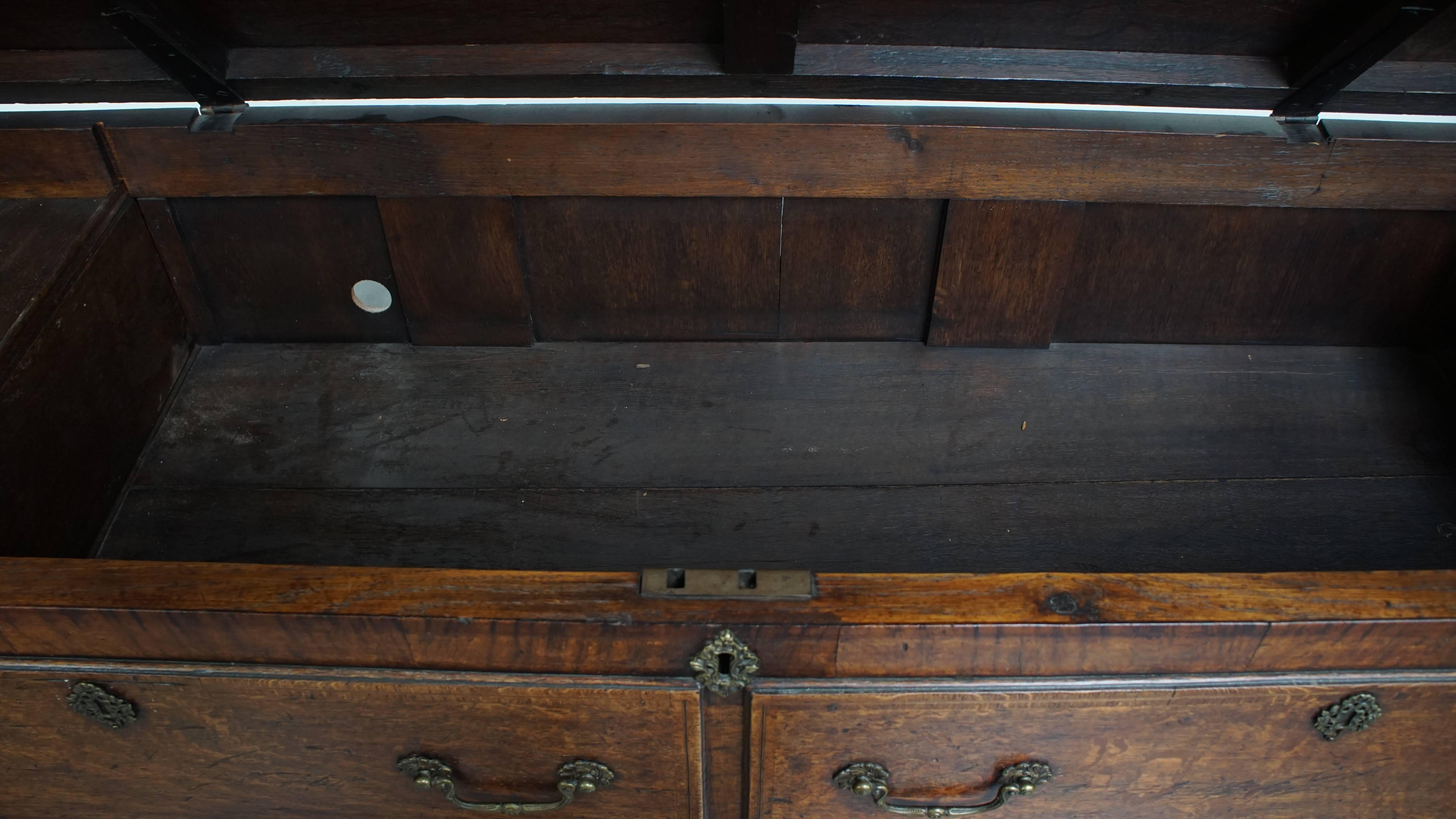 Englisches antikes Sideboard / Maultiertruhe aus dem 18. Jahrhundert im Angebot 4