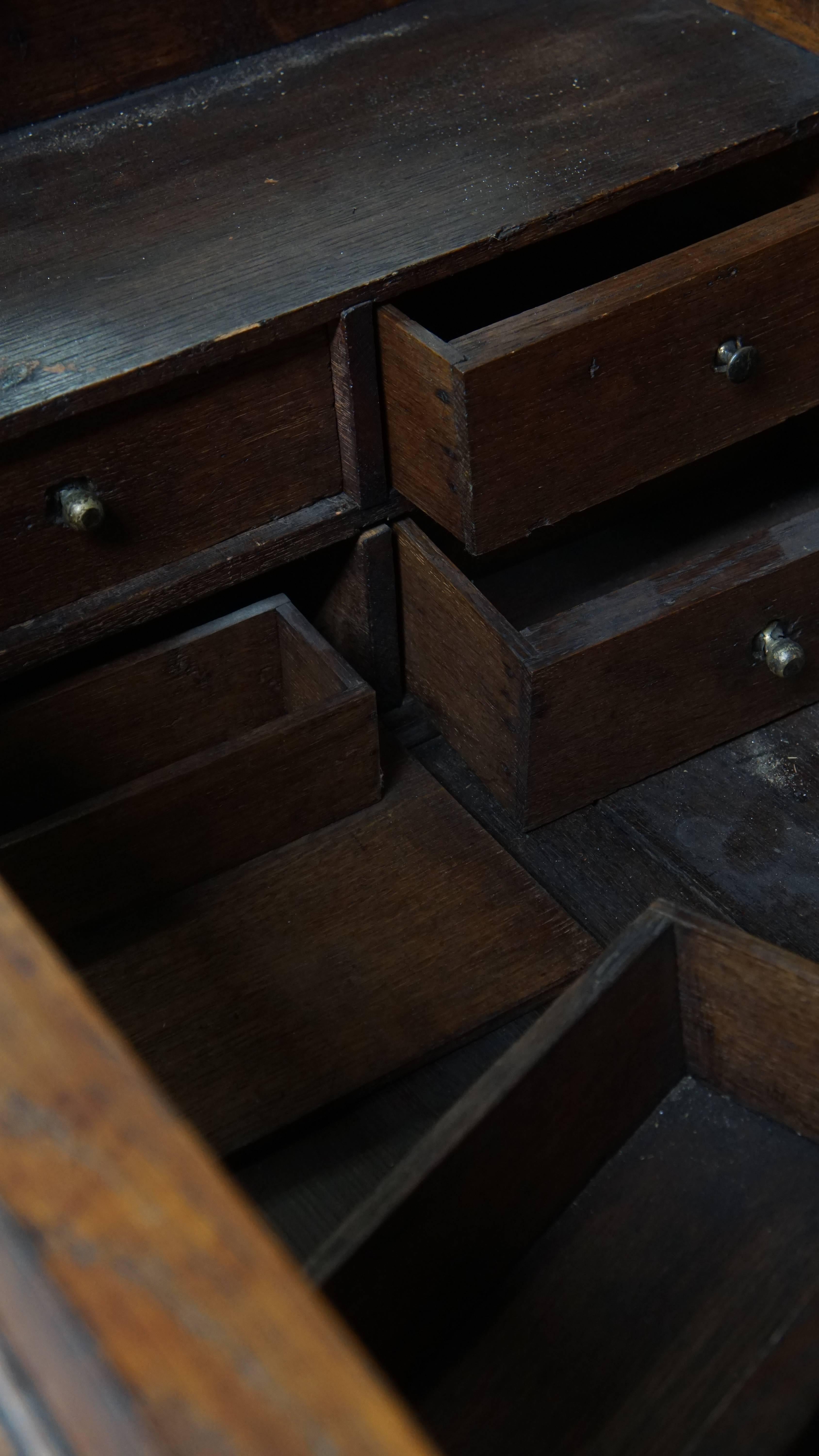 Englisches antikes Sideboard / Maultiertruhe aus dem 18. Jahrhundert im Angebot 7