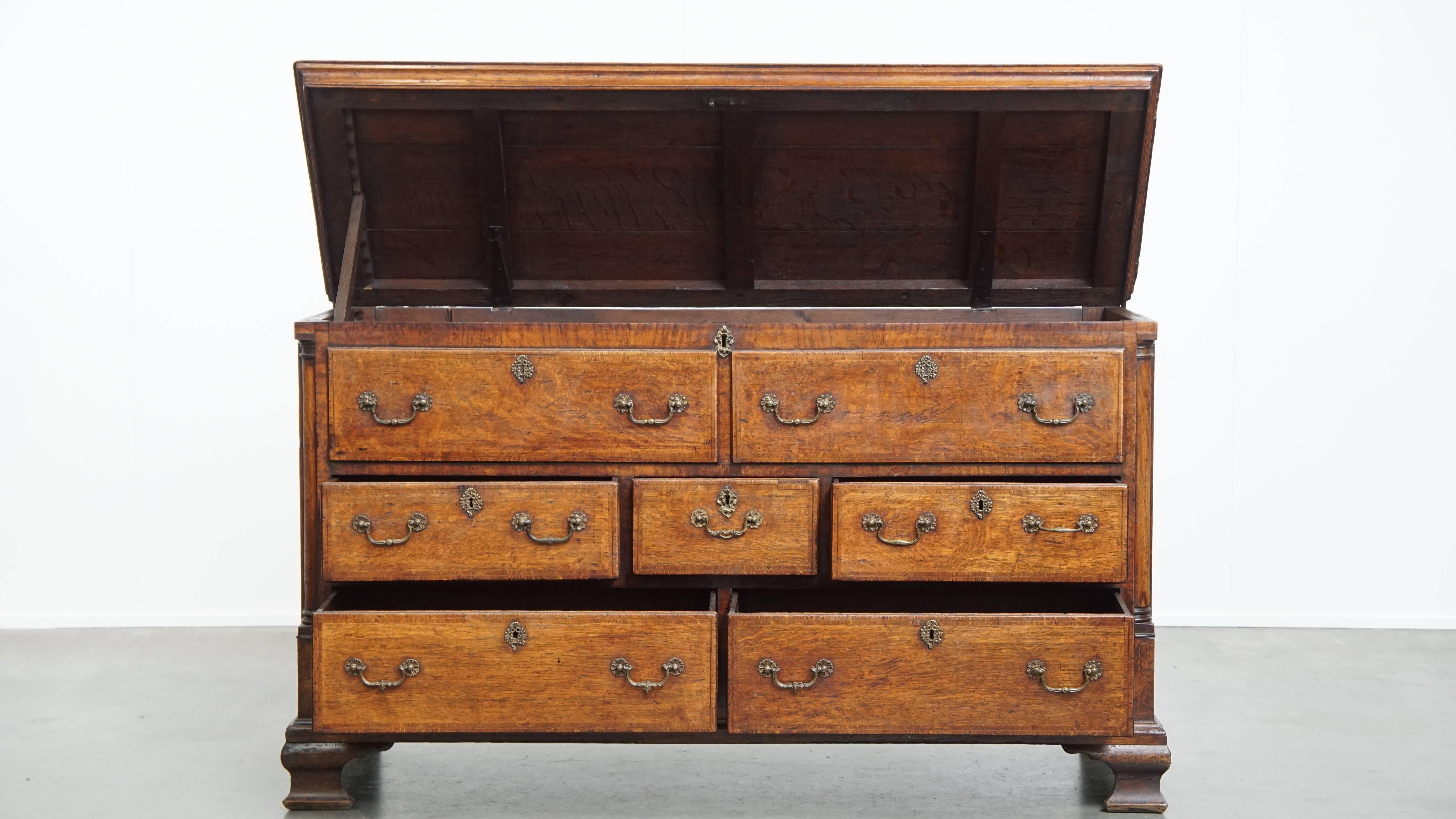 Englisches antikes Sideboard / Maultiertruhe aus dem 18. Jahrhundert (Klassisch-römisch) im Angebot