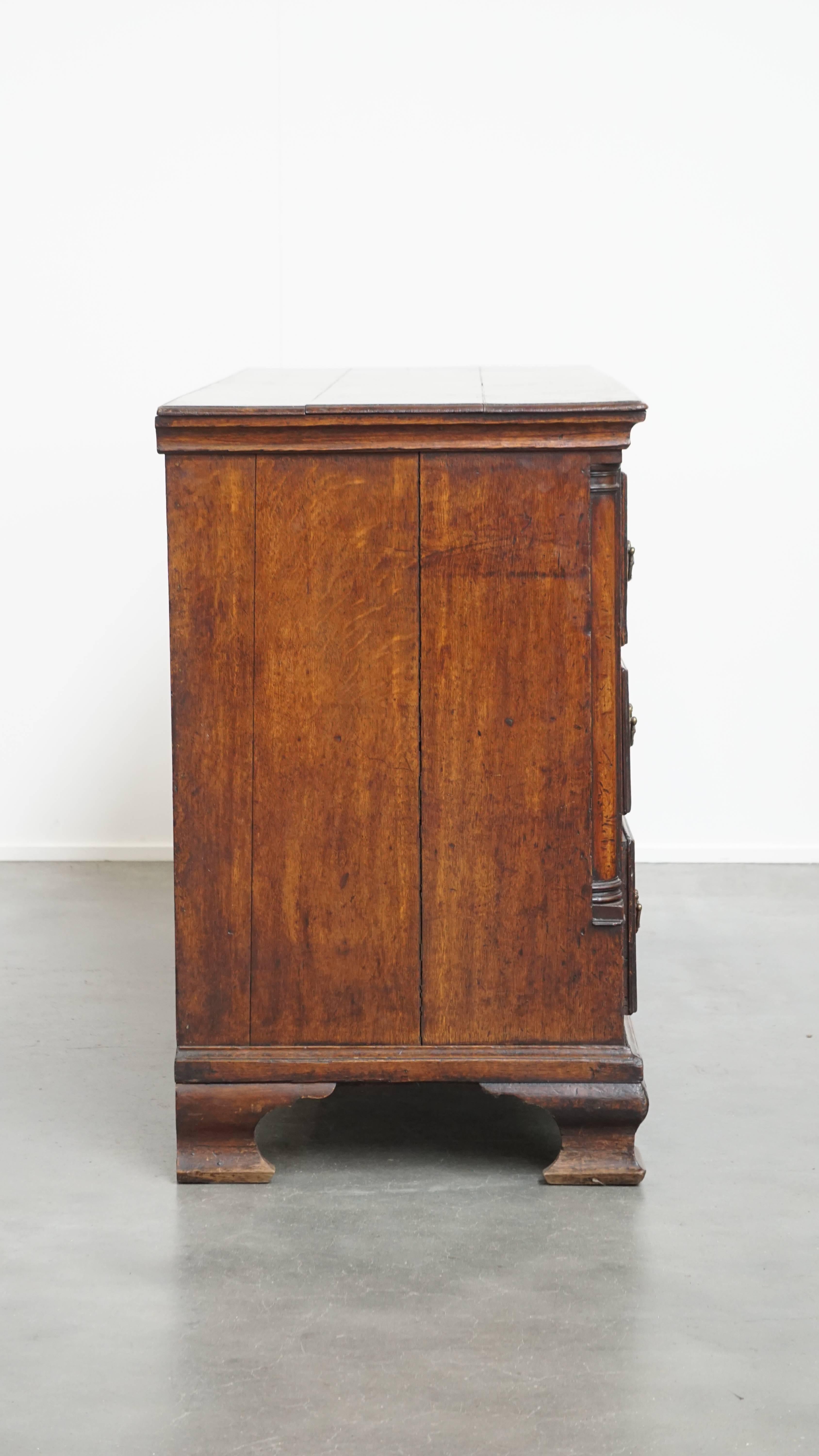 Englisches antikes Sideboard / Maultiertruhe aus dem 18. Jahrhundert (Handgefertigt) im Angebot