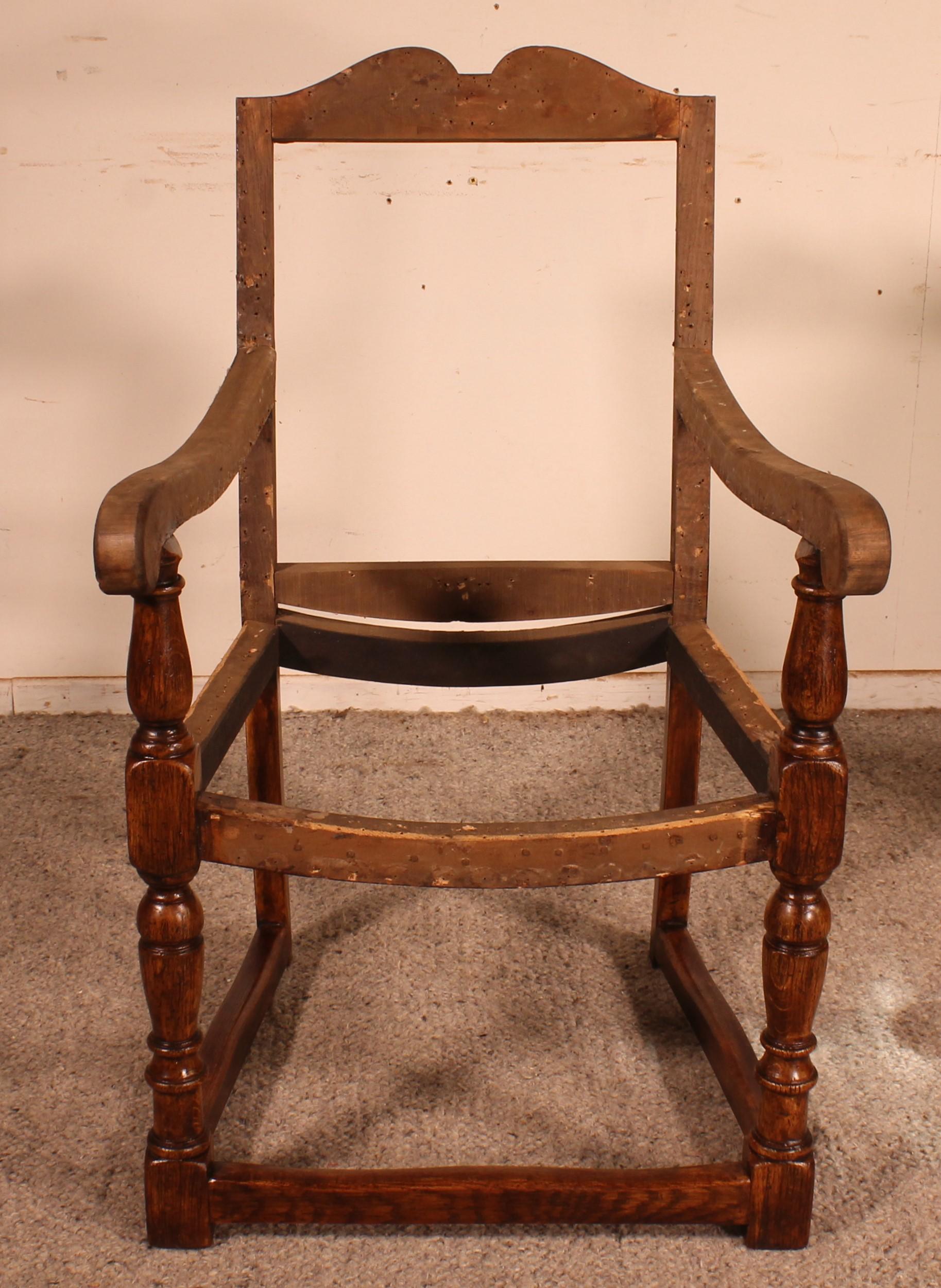 Prächtiger englischer Eichensessel aus der zweiten Hälfte des 18. Jahrhunderts

Sehr schöner Sessel, der in unseren Werkstätten entlackt und patiniert wurde
In perfektem Zustand und sehr schöne Patina

Wir haben beschlossen, ihn nicht neu zu