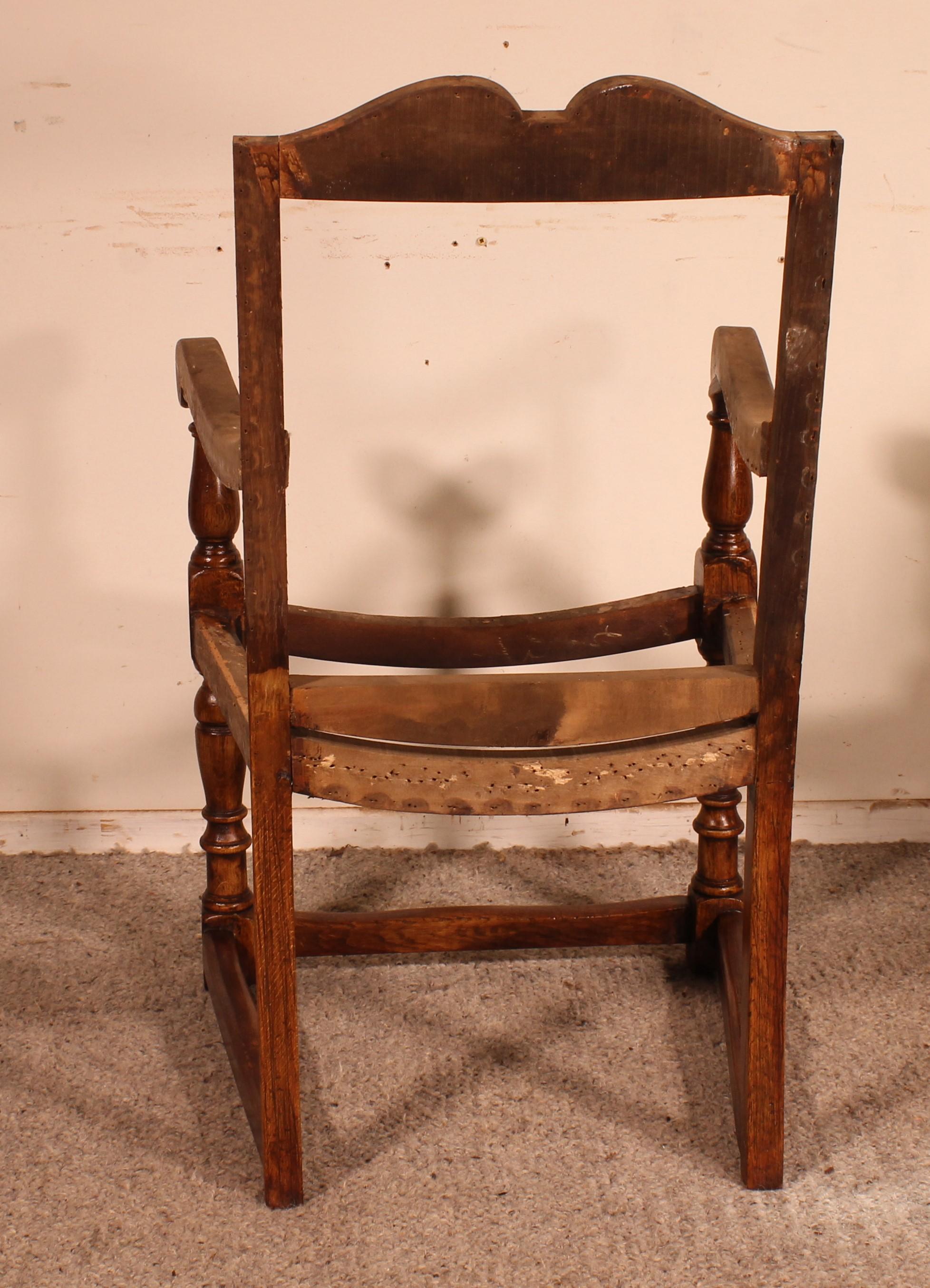 18th Century English Armchair in Oak For Sale 1