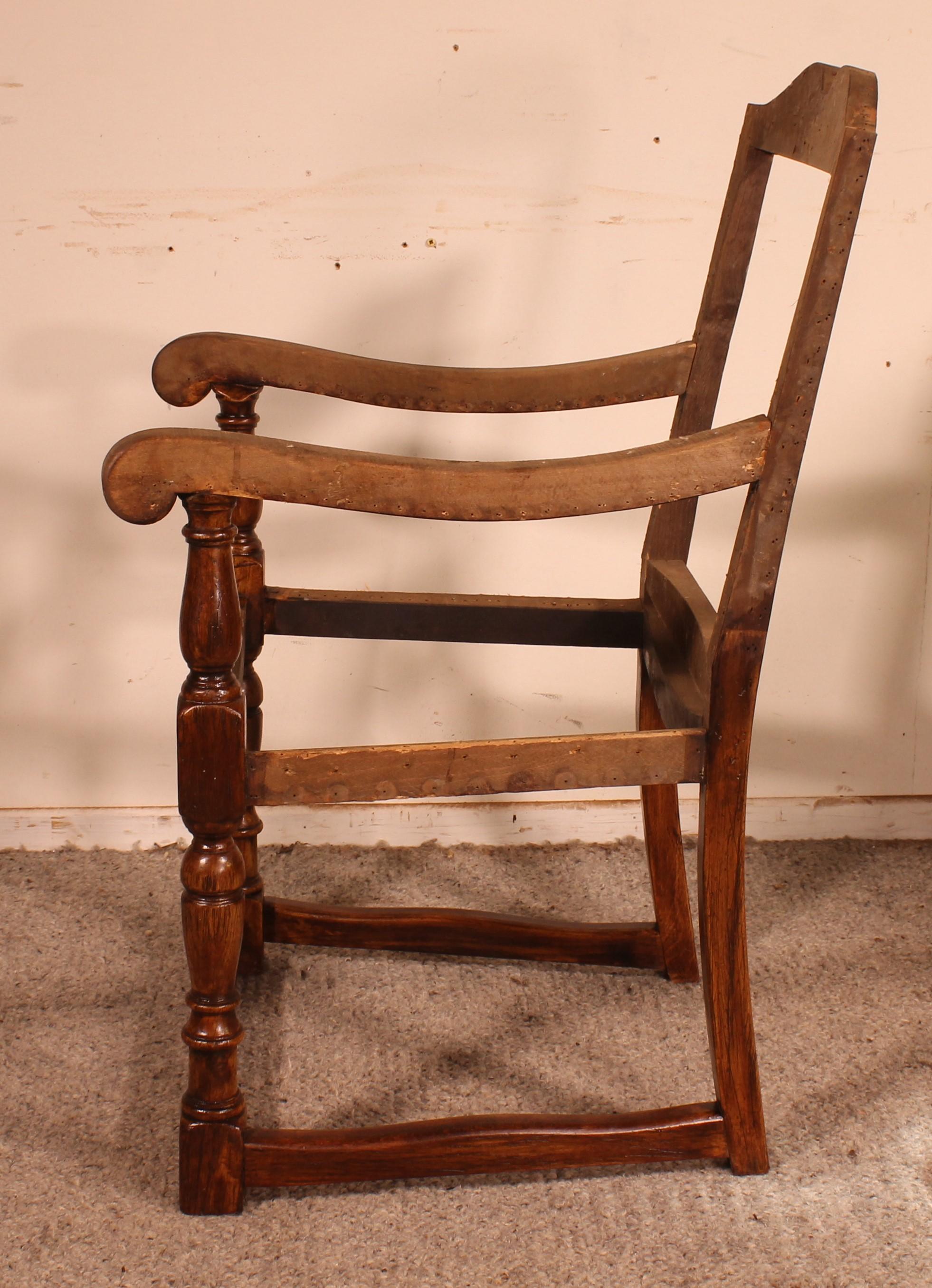 18th Century English Armchair in Oak For Sale 2