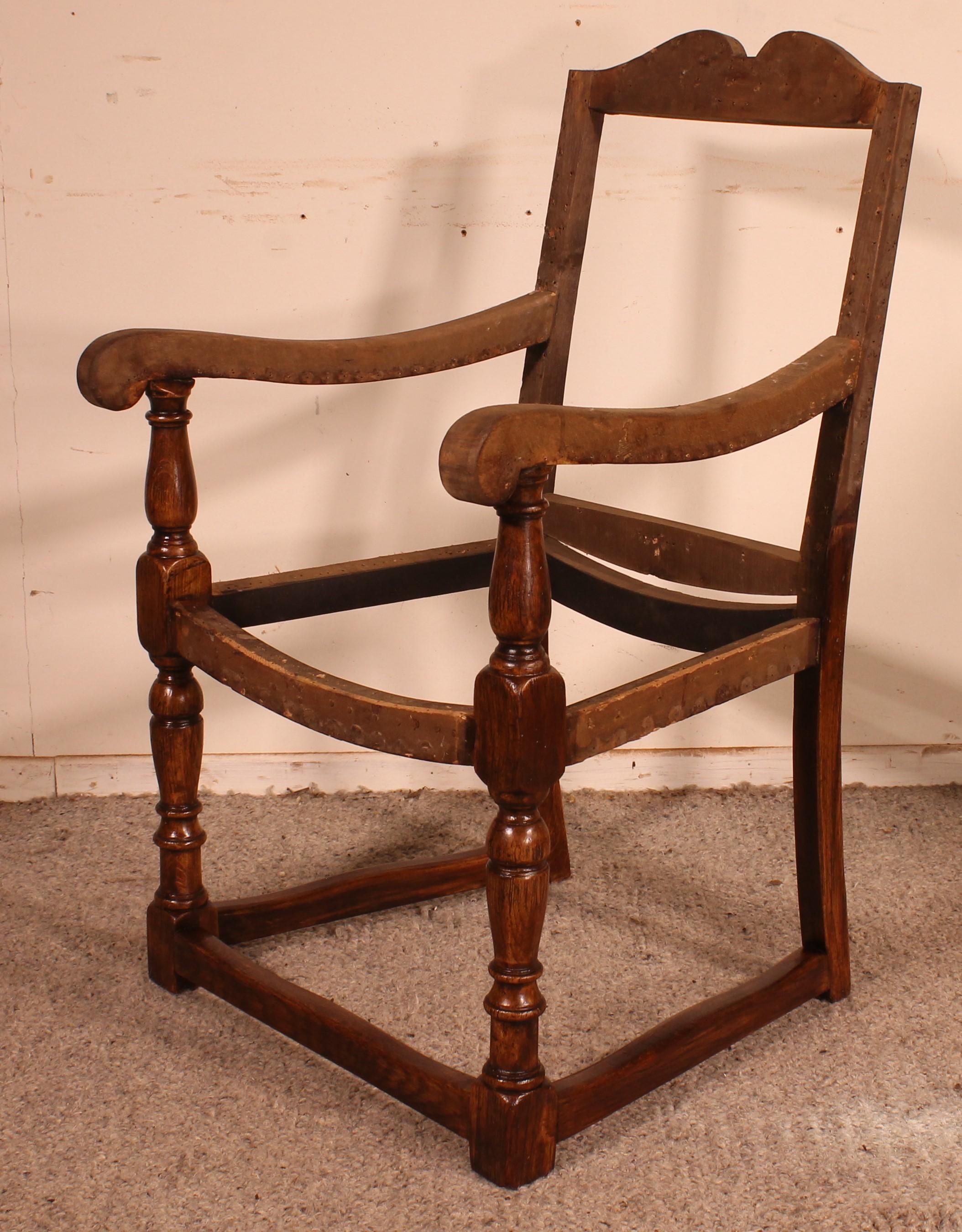 18th Century English Armchair in Oak For Sale 3