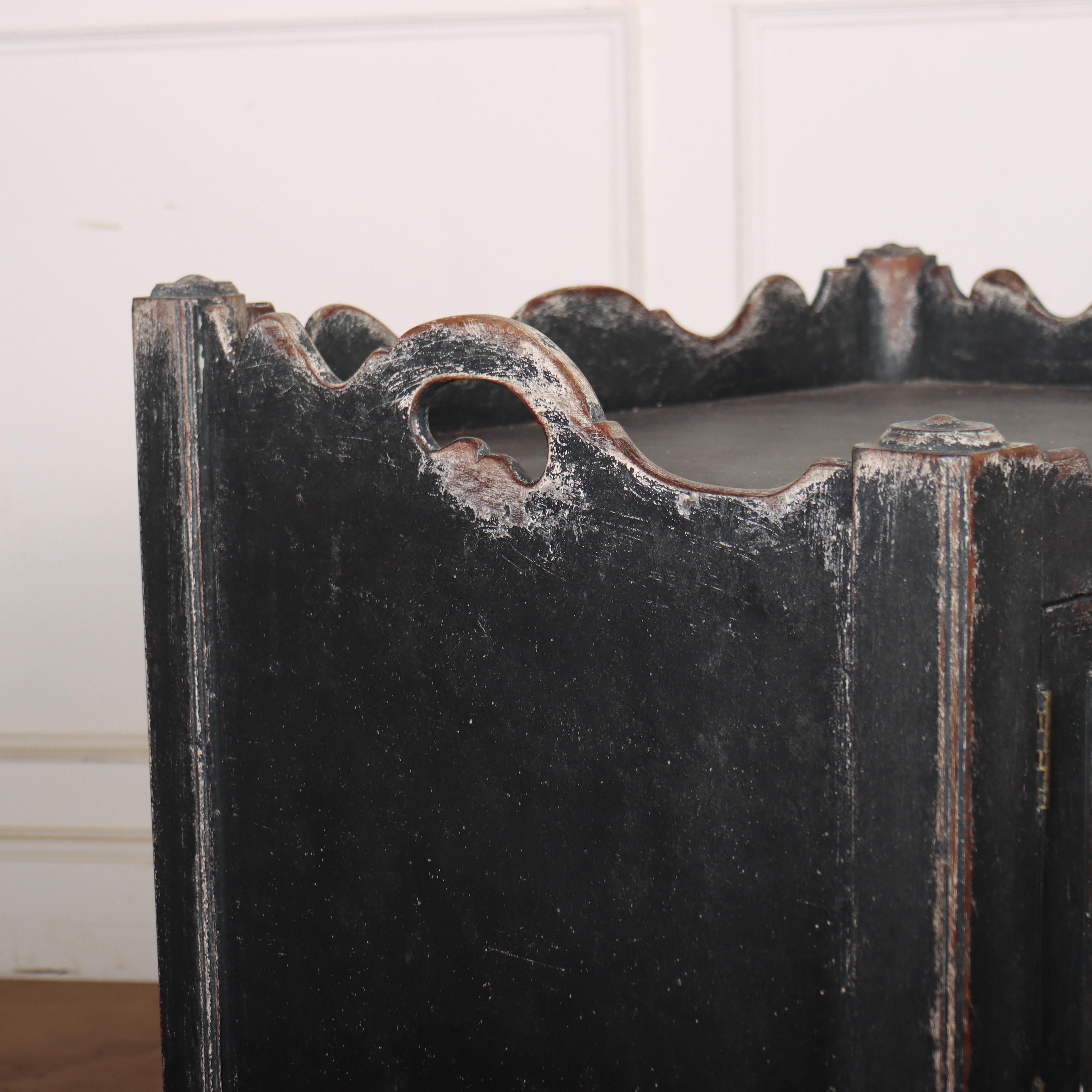 18th Century English Bedside Cabinet For Sale 1