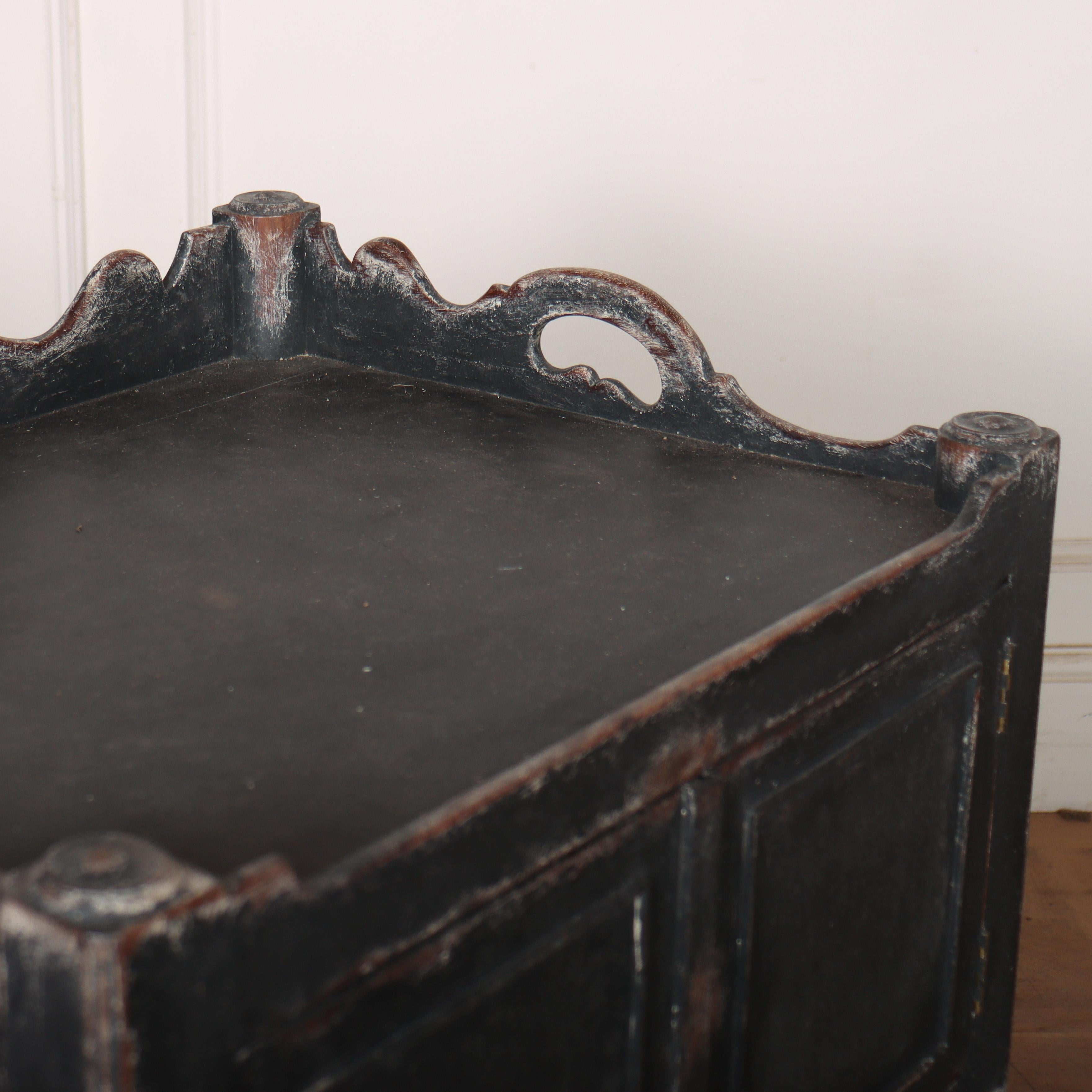 18th Century English Bedside Cabinet For Sale 2
