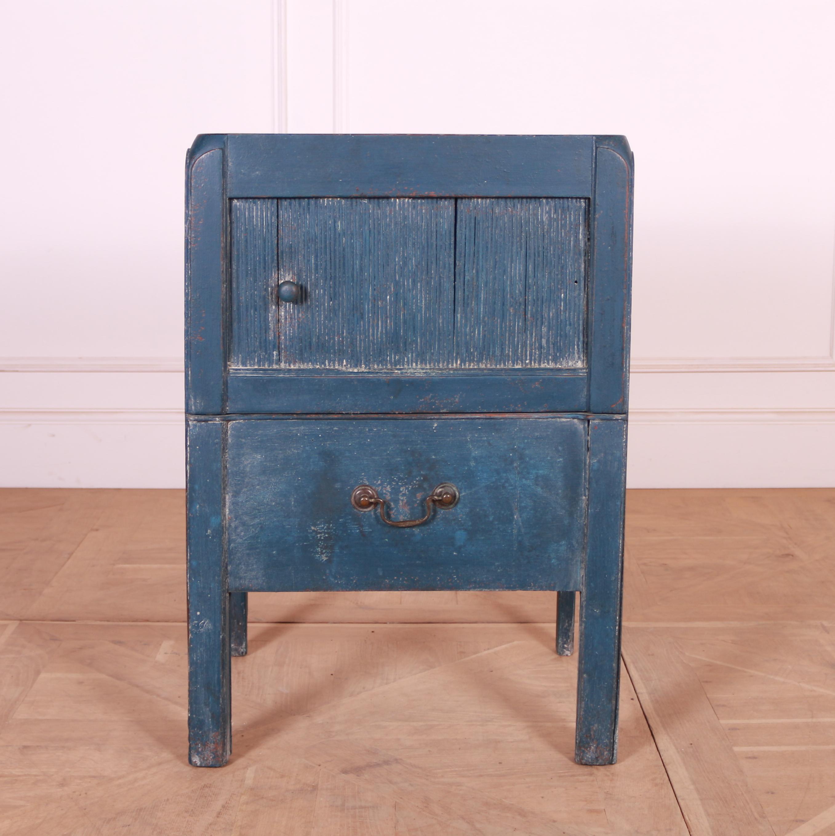 18th C English painted oak tray top bedside cupboard. 1790.

Reference: 7724

Dimensions
20.5 inches (52 cms) Wide
17.5 inches (44 cms) Deep
29.5 inches (75 cms) High