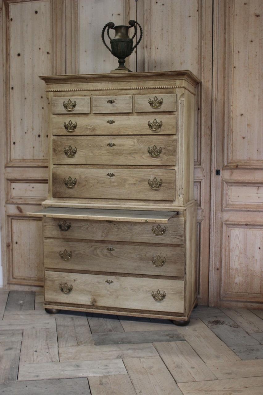 An 18th century English chest on chest in bleached oak, with a brushing slide and later bum feet, that will work well in most settings. 
Floor to brushing slide 79cm high.