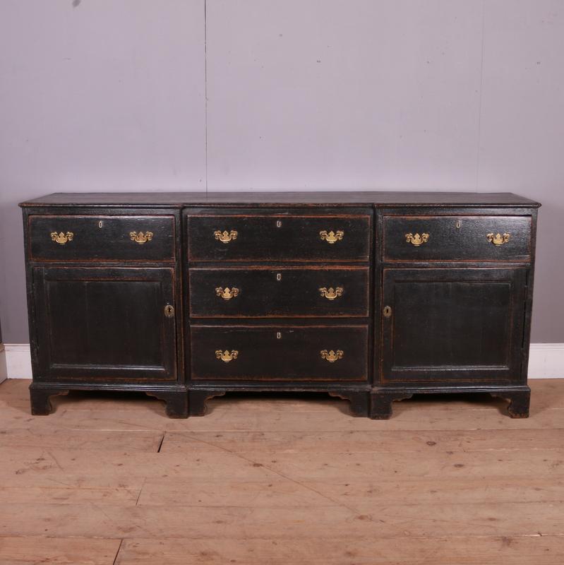 Narrow 18th C painted English breakfront dresser base. 1790.

Dimensions
81 inches (206 cms) Wide
19.5 inches (50 cms) Deep
35 inches (89 cms) High.

 