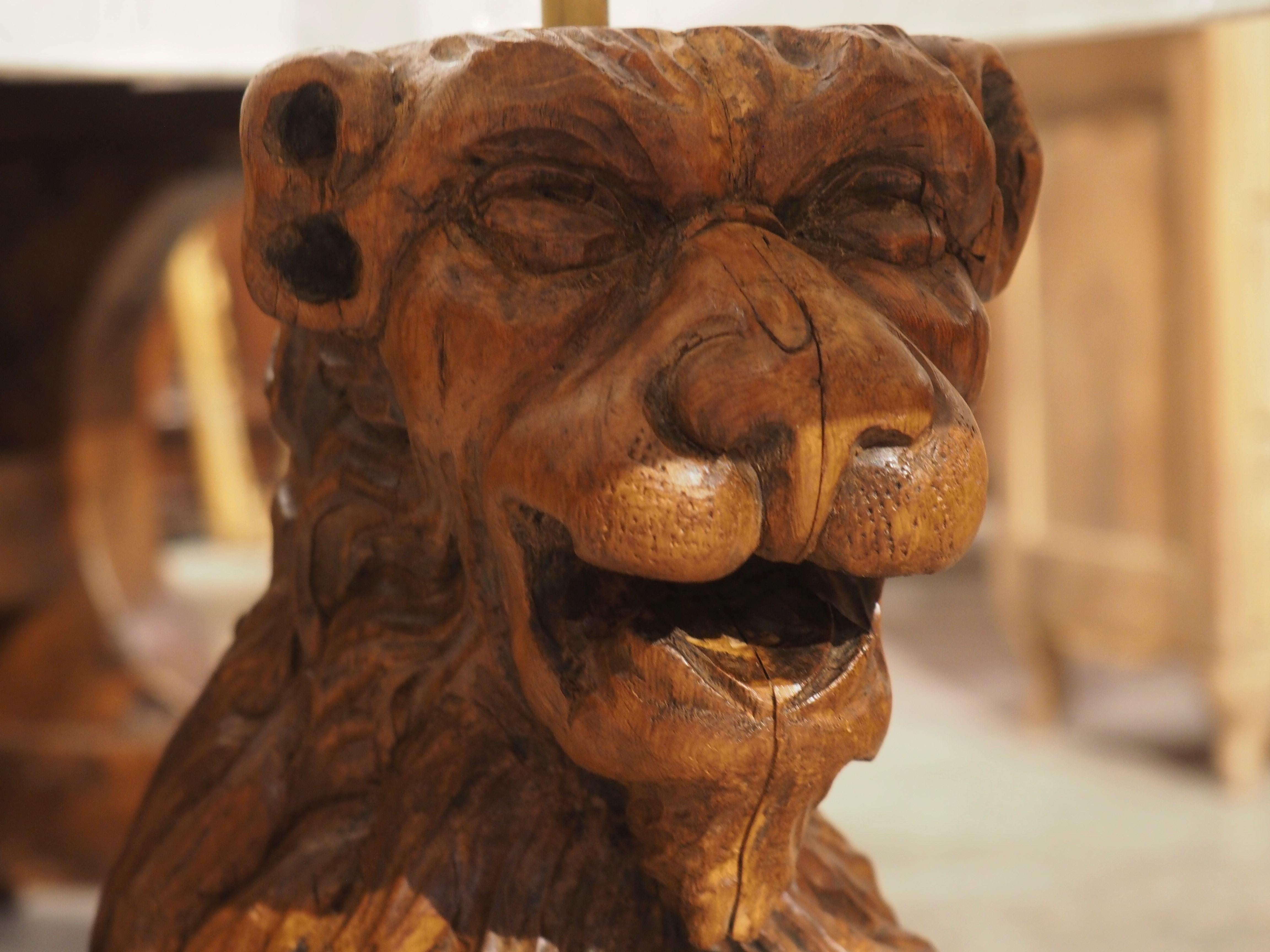 18th Century English Carved Pine Lion Table Lamp For Sale 3