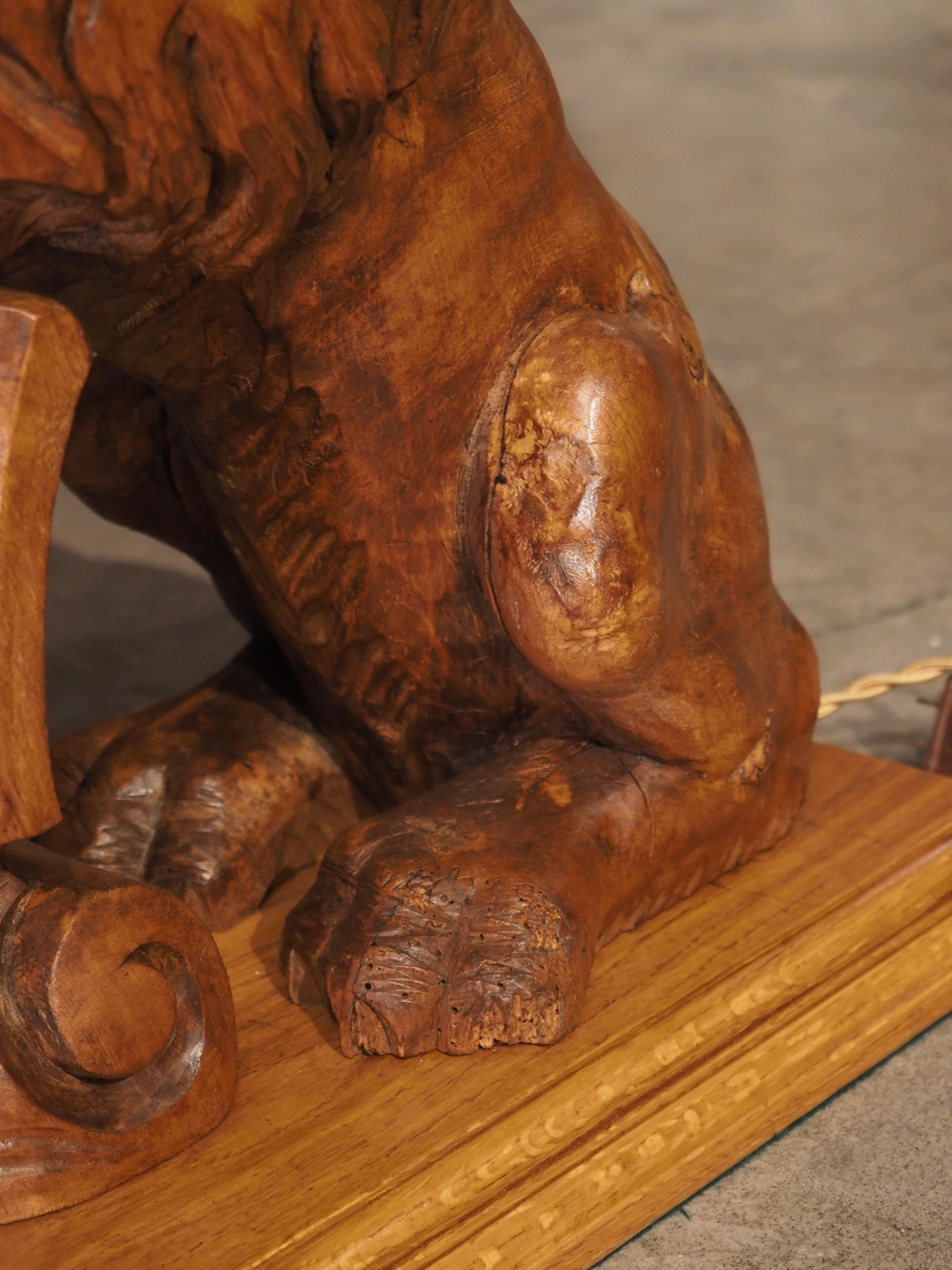 Lampe de table Lion en pin sculpté du XVIIIe siècle en vente 12