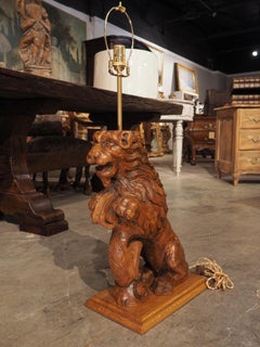 Lampe de table Lion en pin sculpté du XVIIIe siècle