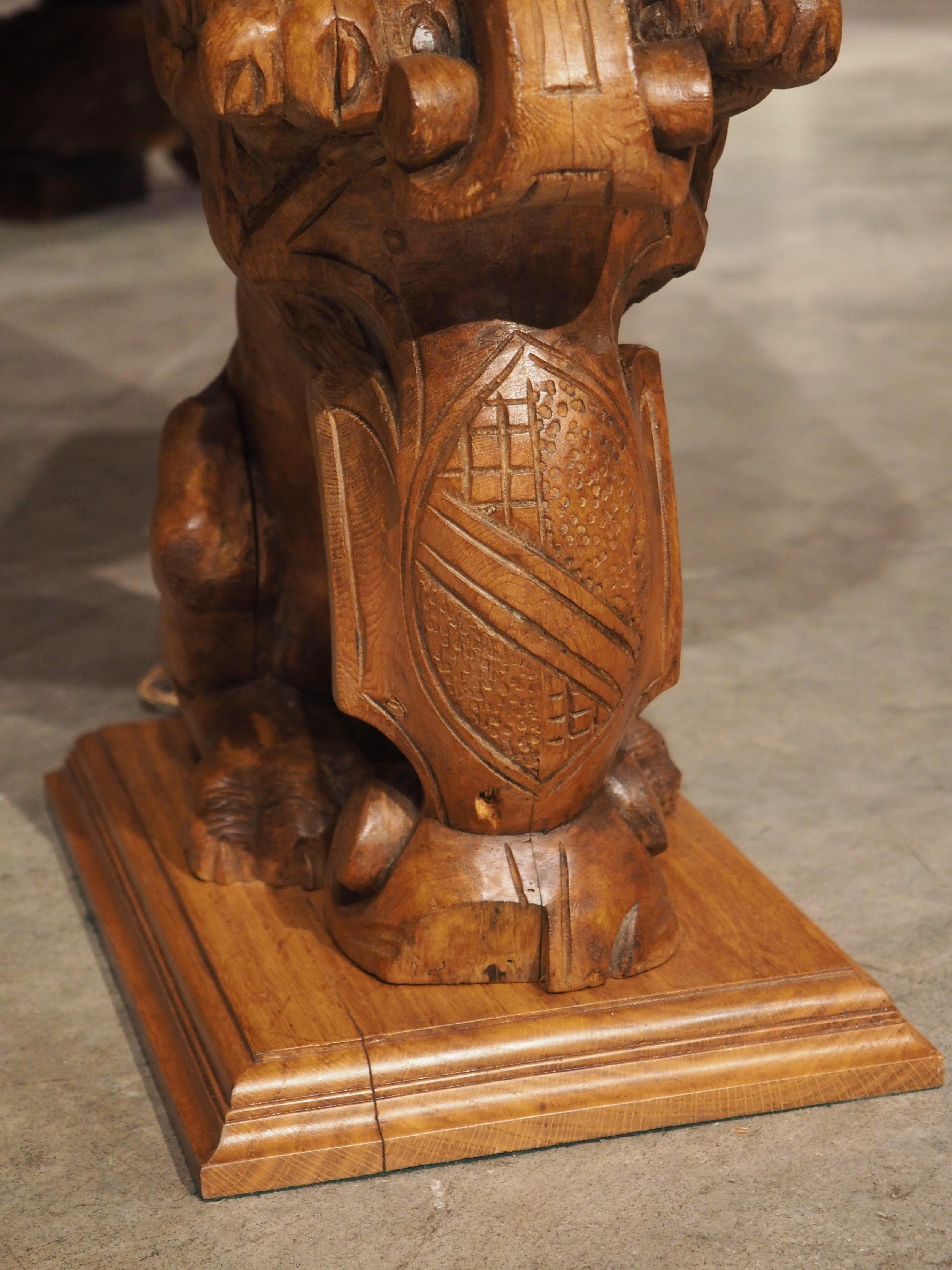 Lampe de table Lion en pin sculpté du XVIIIe siècle en vente 2