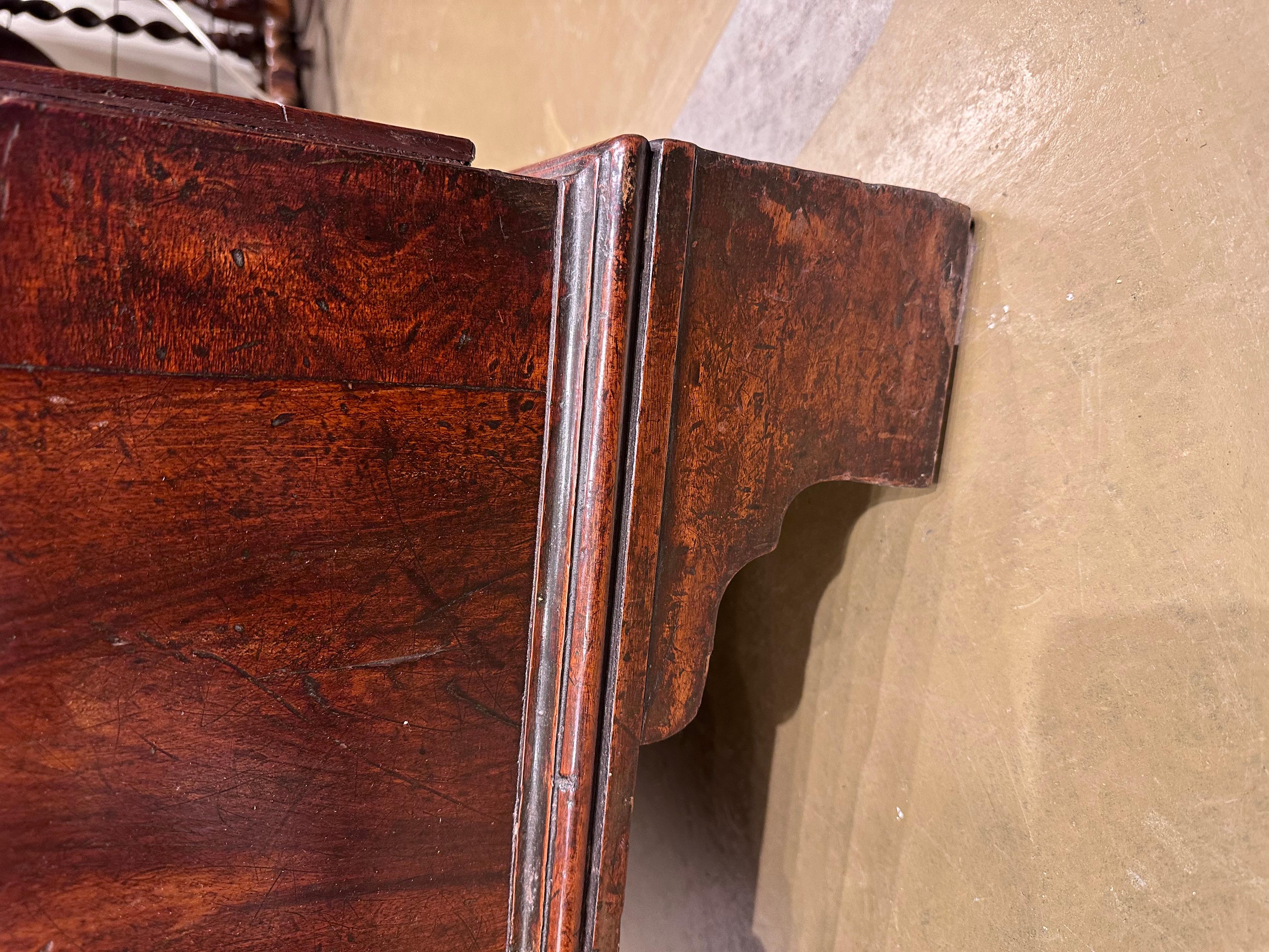 Cassettiera inglese del XVIII secolo in vendita 5