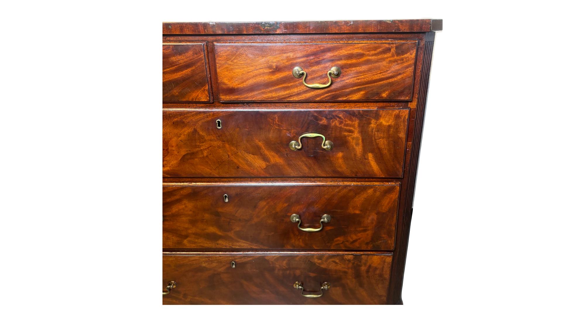 Legno Cassettiera inglese del XVIII secolo in vendita