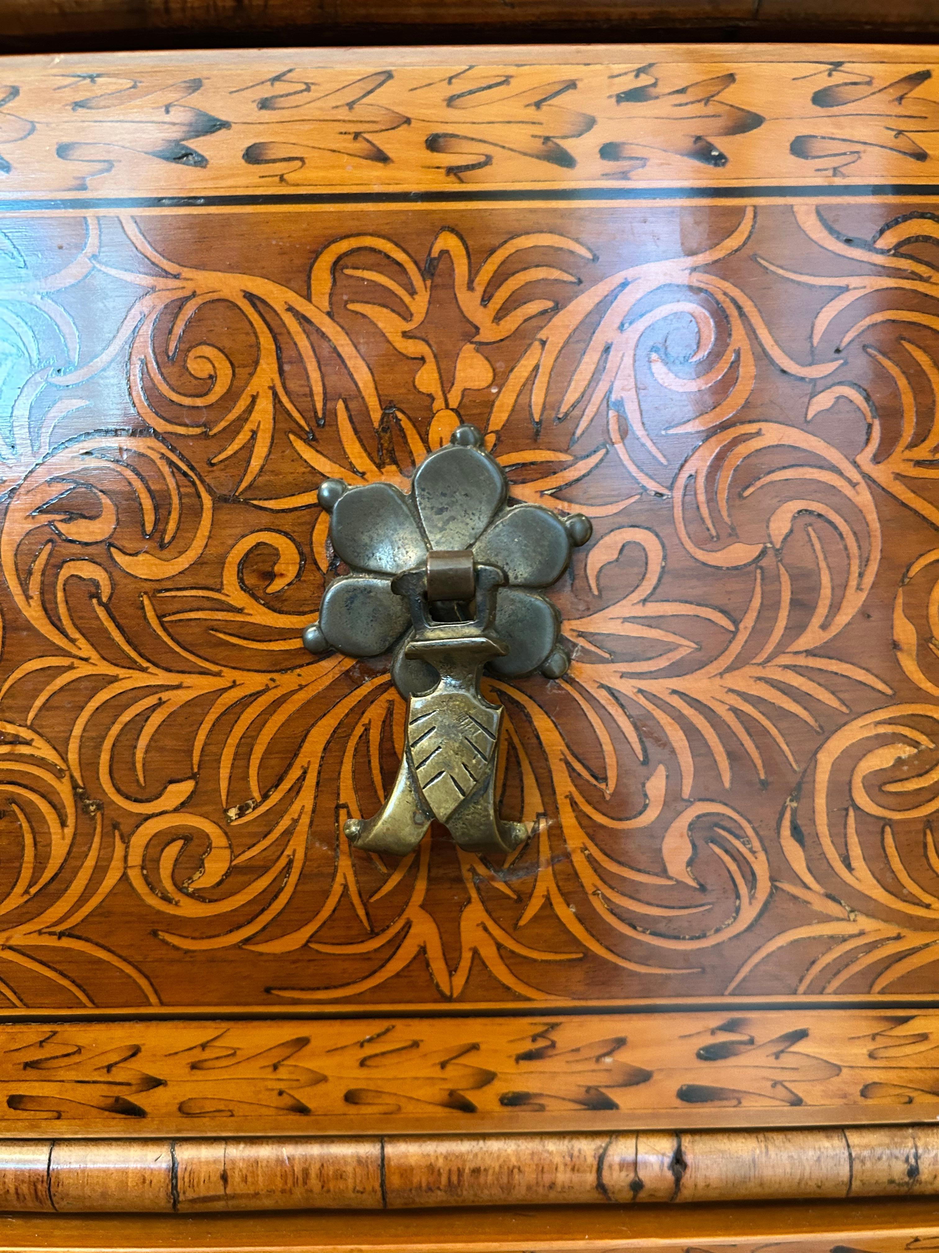 18th Century, English Chest of Drawers with Exquisite Marquetry For Sale 3