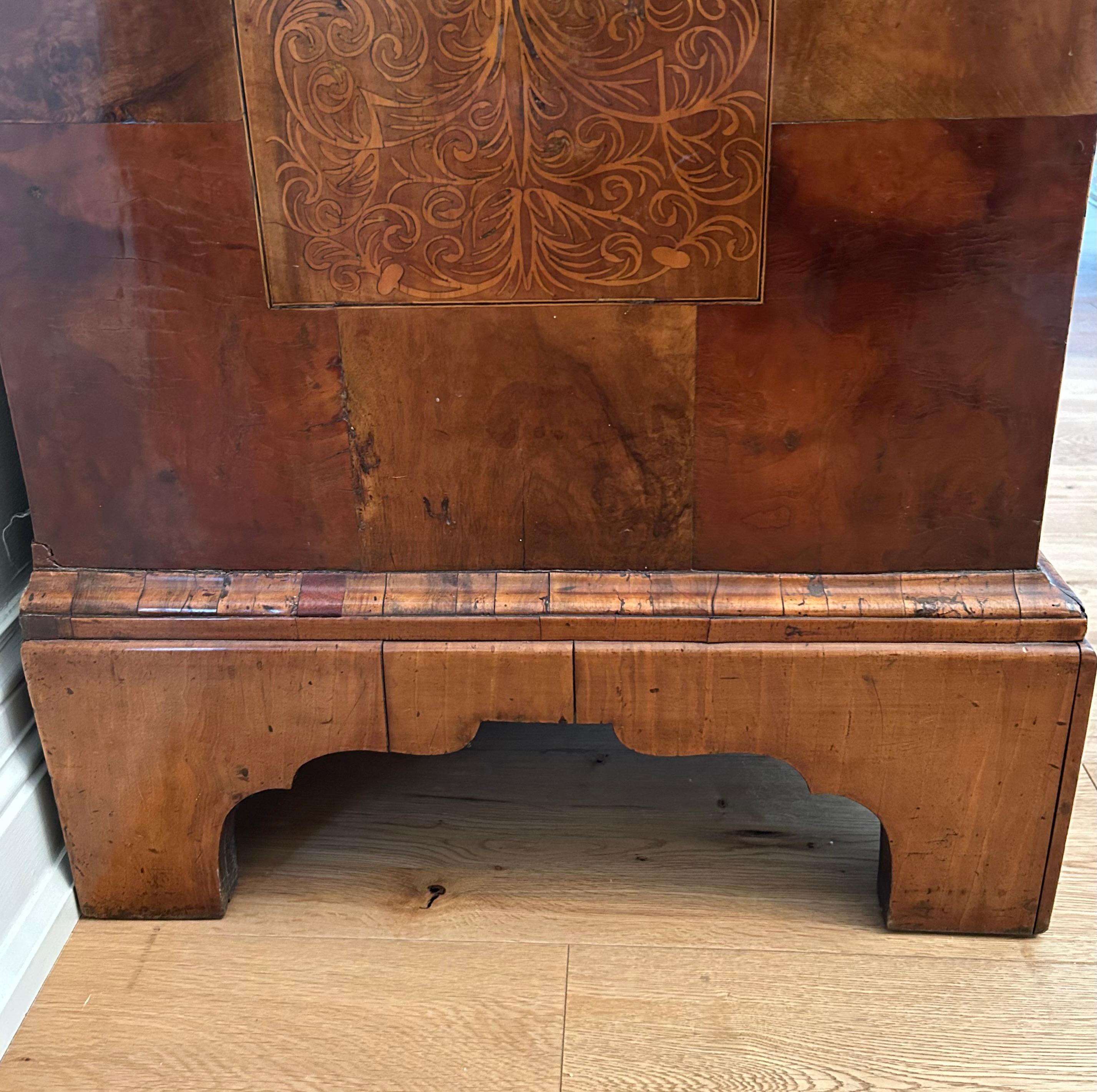 18th Century, English Chest of Drawers with Exquisite Marquetry For Sale 4