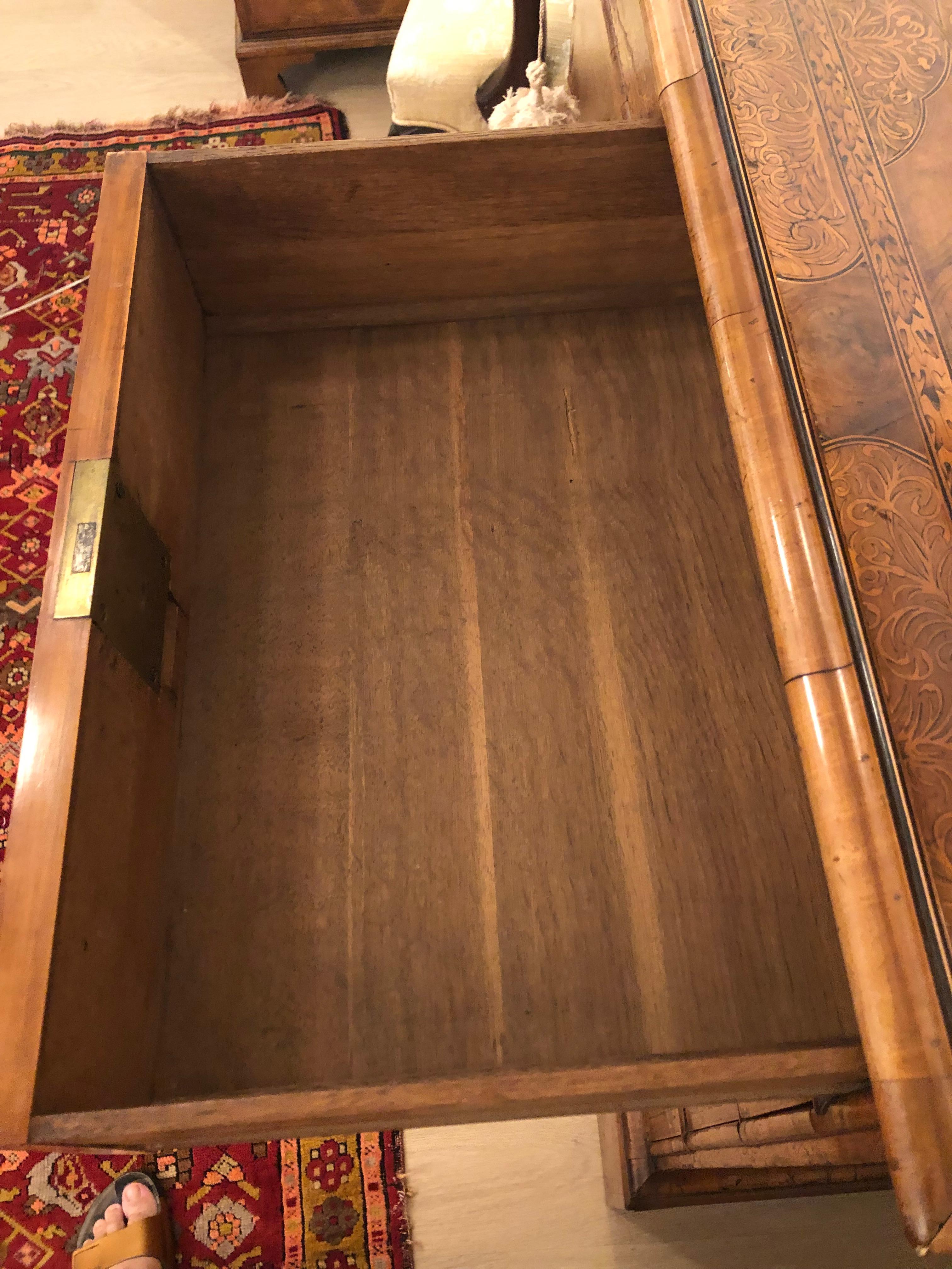 18th Century, English Chest of Drawers with Exquisite Marquetry For Sale 5