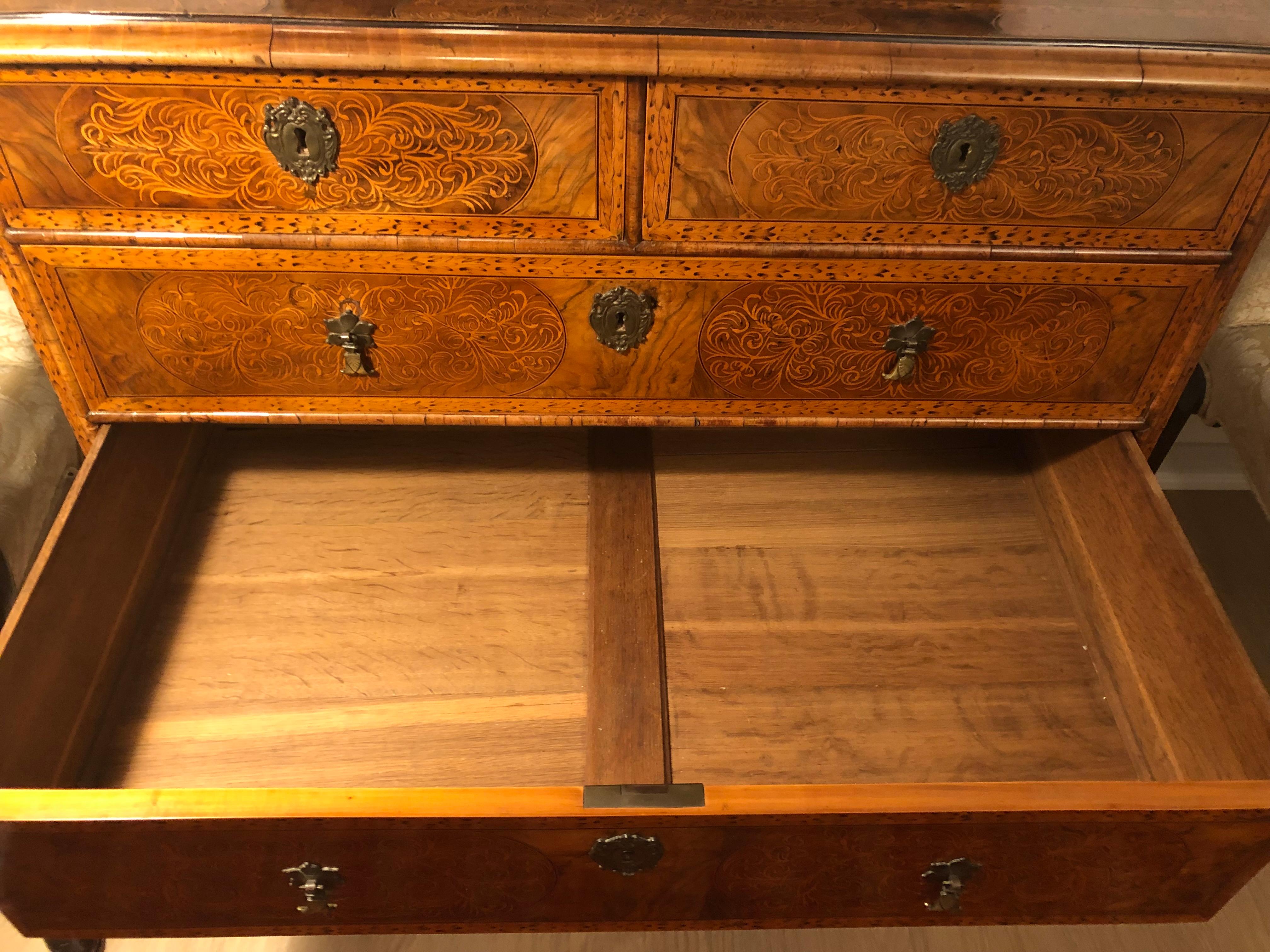 18th Century, English Chest of Drawers with Exquisite Marquetry For Sale 6