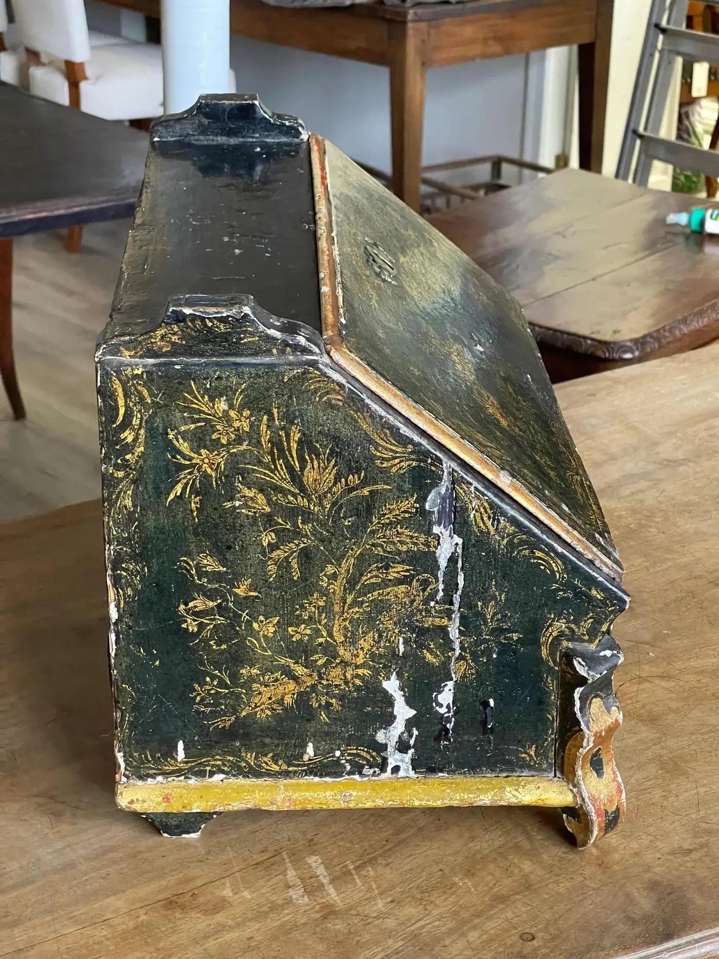 18th Century English Chinoiserie Table Desk In Good Condition For Sale In Charlottesville, VA