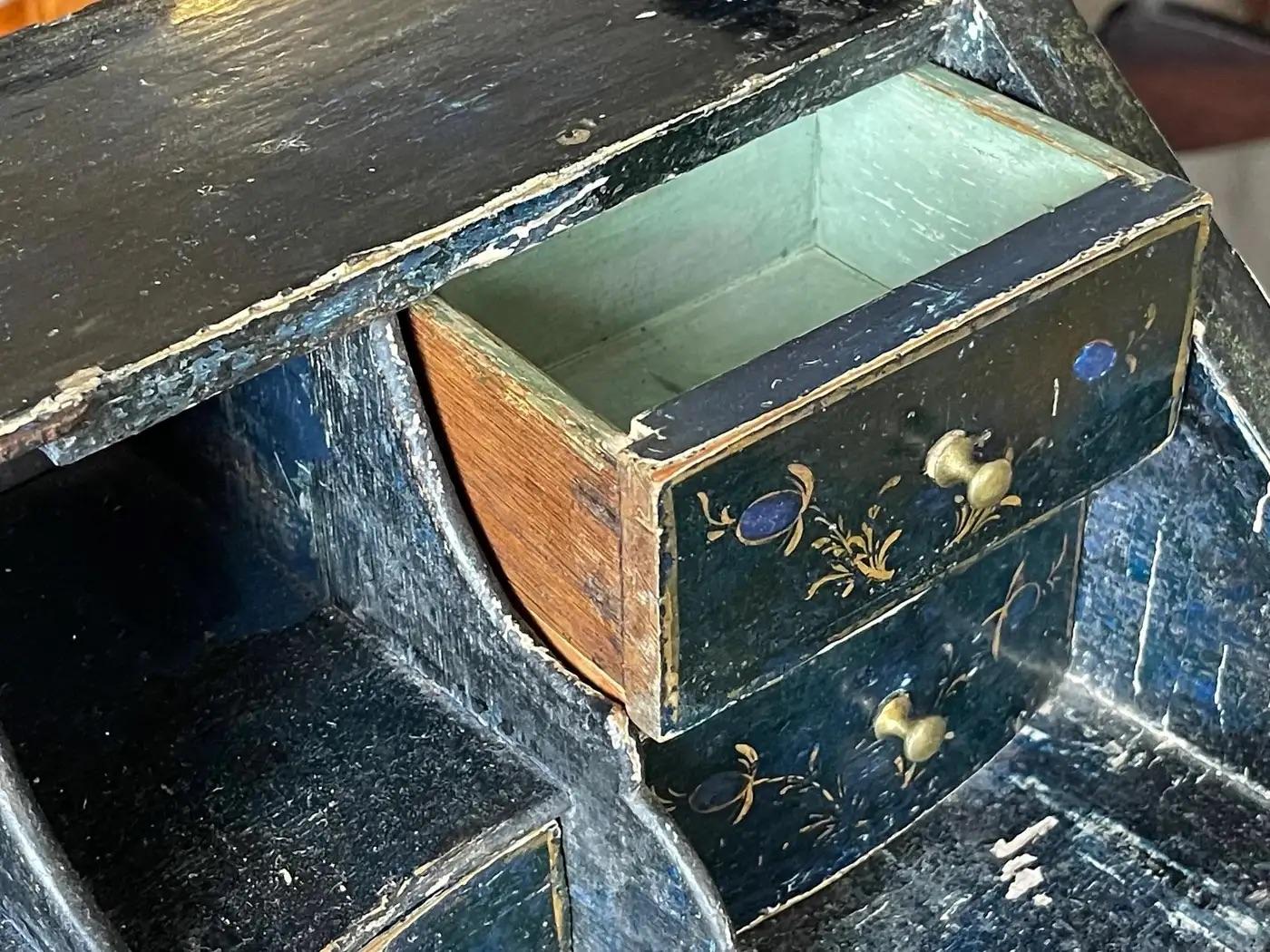 Lacquer 18th Century English Chinoiserie Table Desk For Sale
