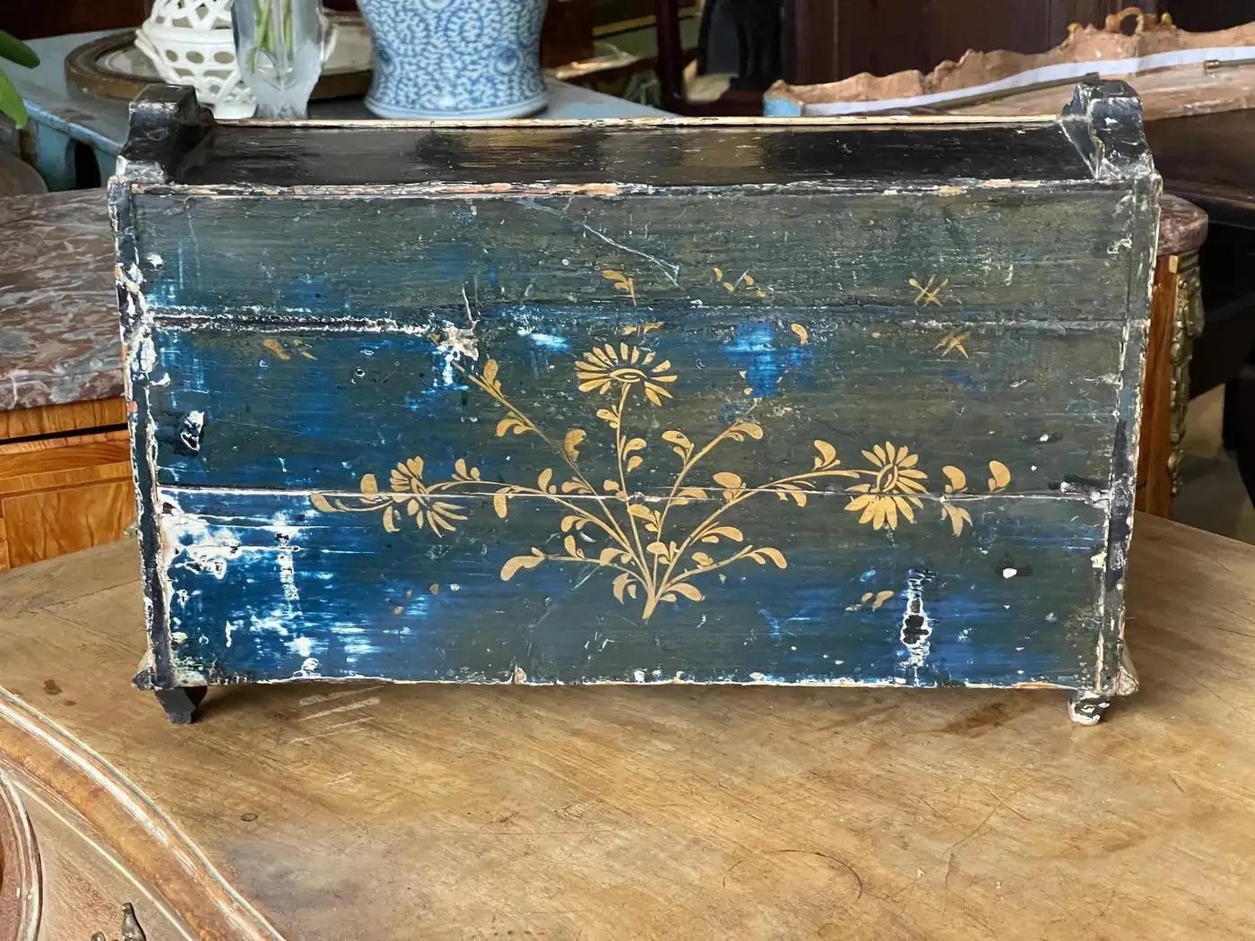 18th Century English Chinoiserie Table Desk For Sale 1