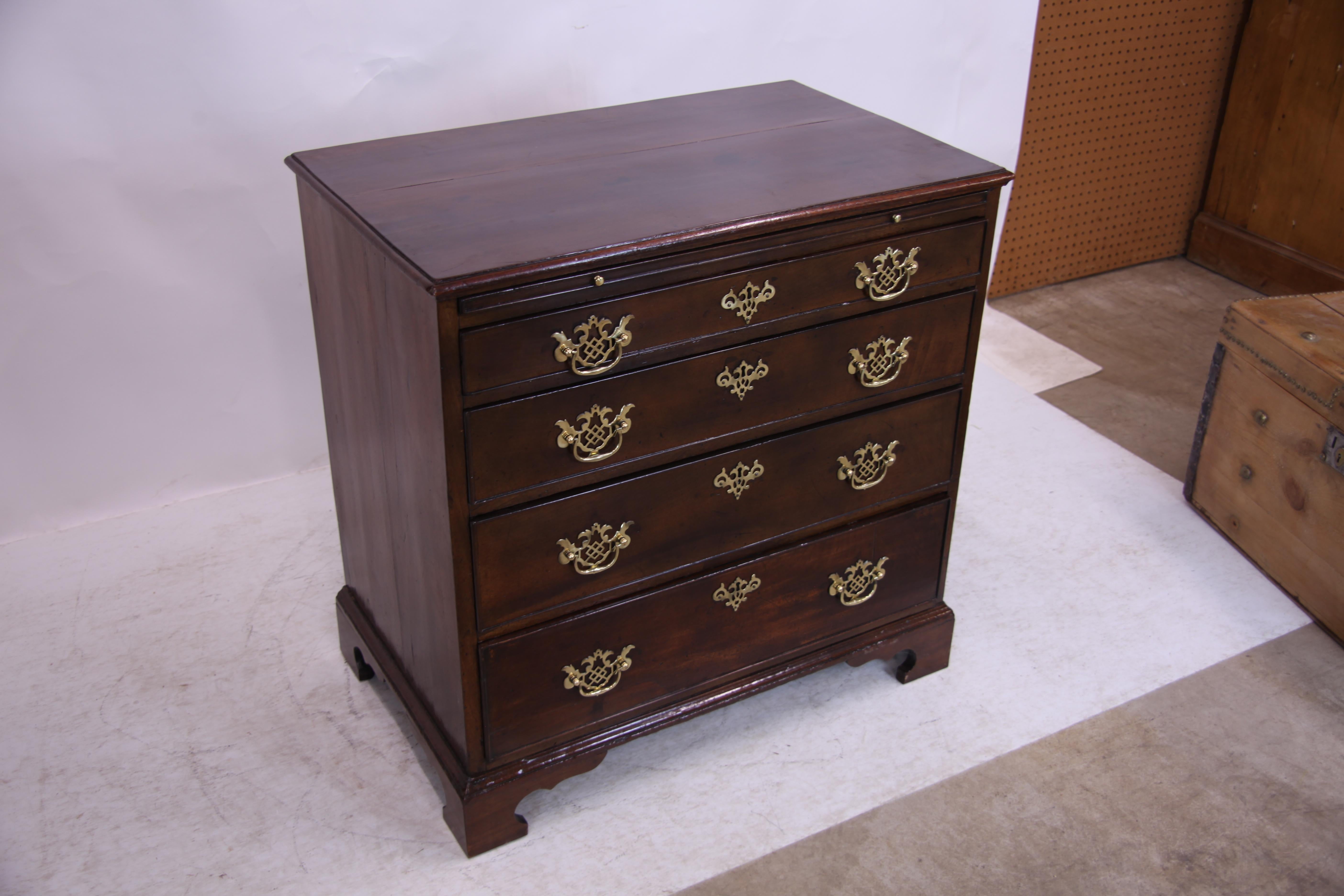 18th Century English Chippendale Bachelor's Chest For Sale 7
